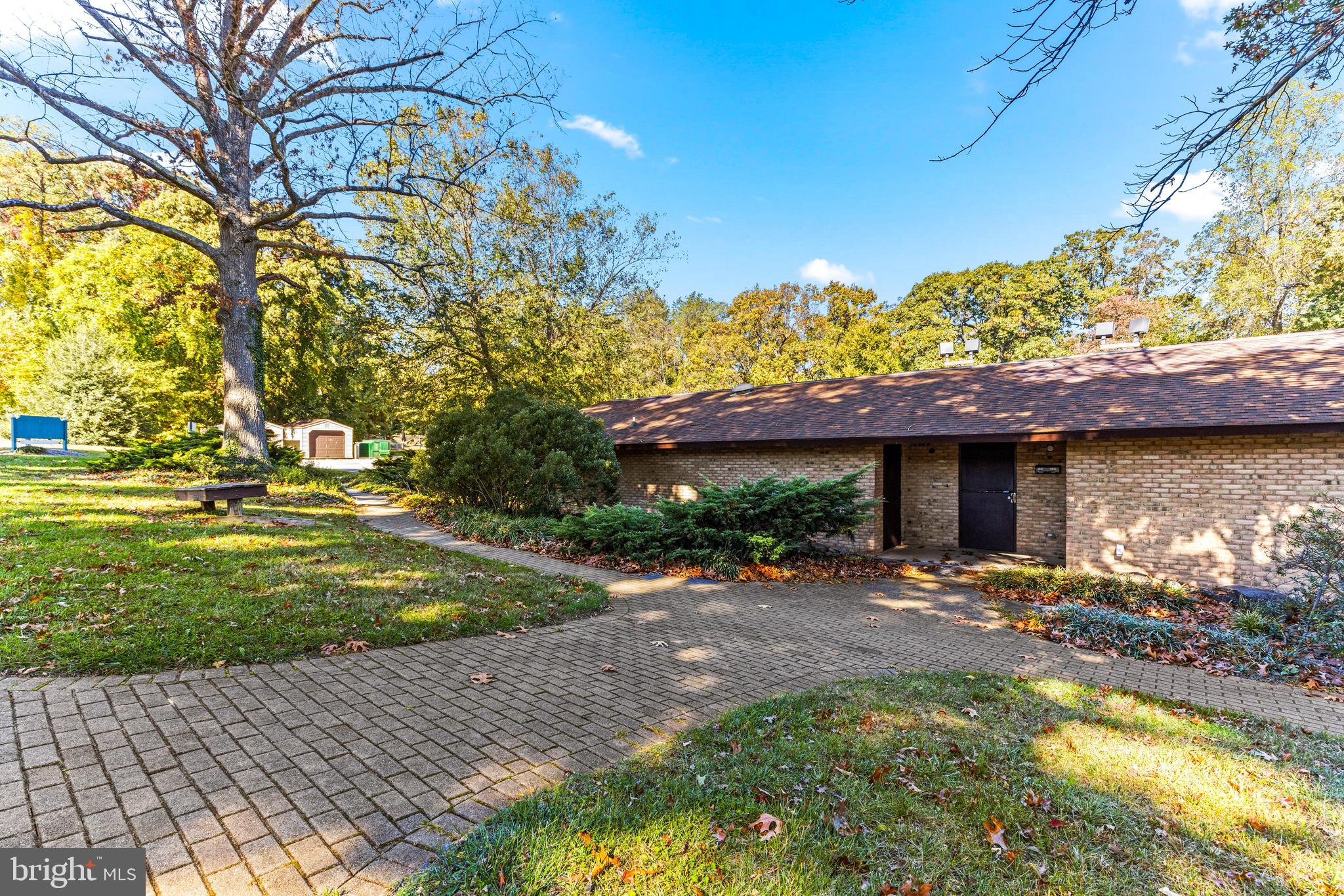 1216 Quaker Ridge Dr