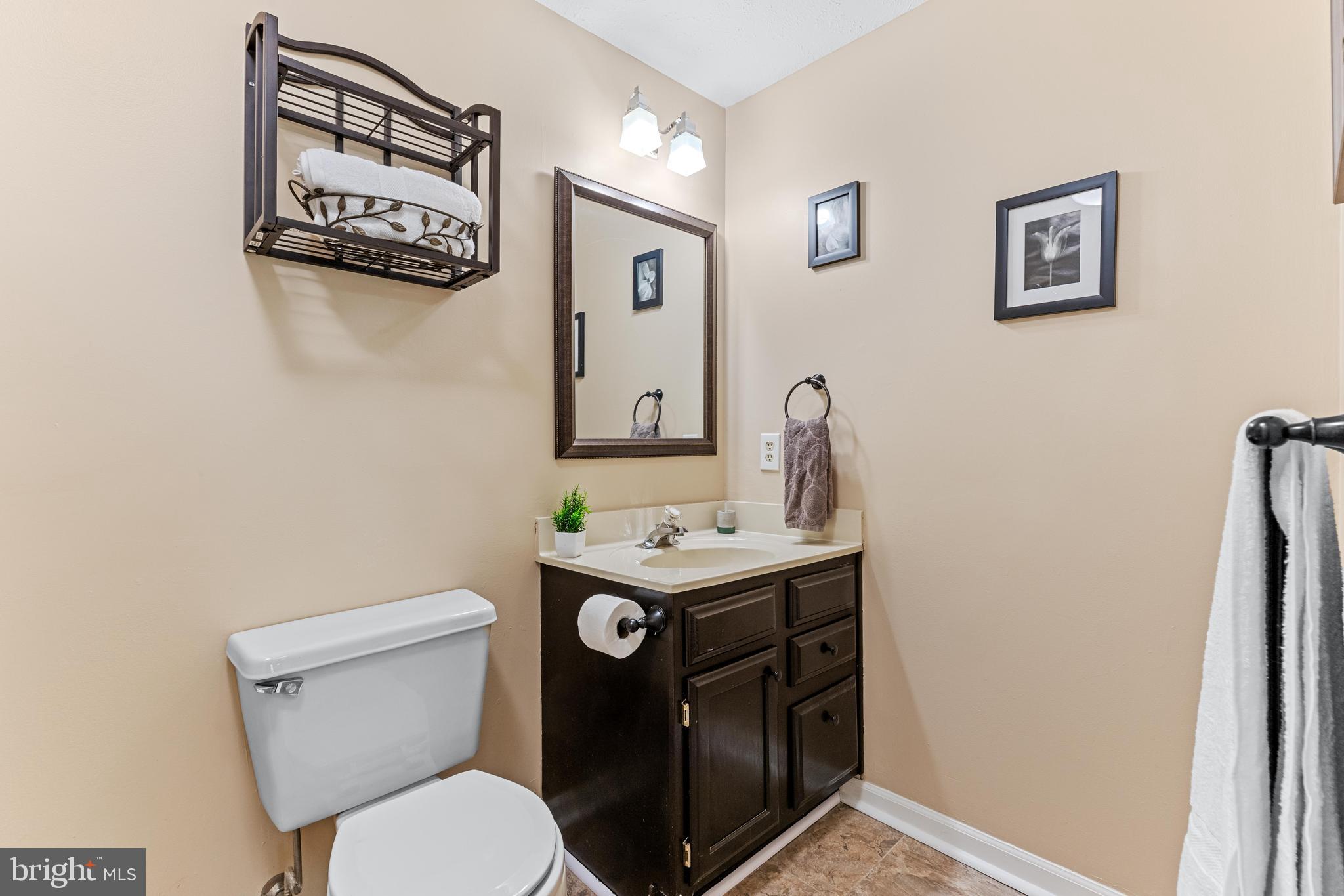 1216 Quaker Ridge Dr