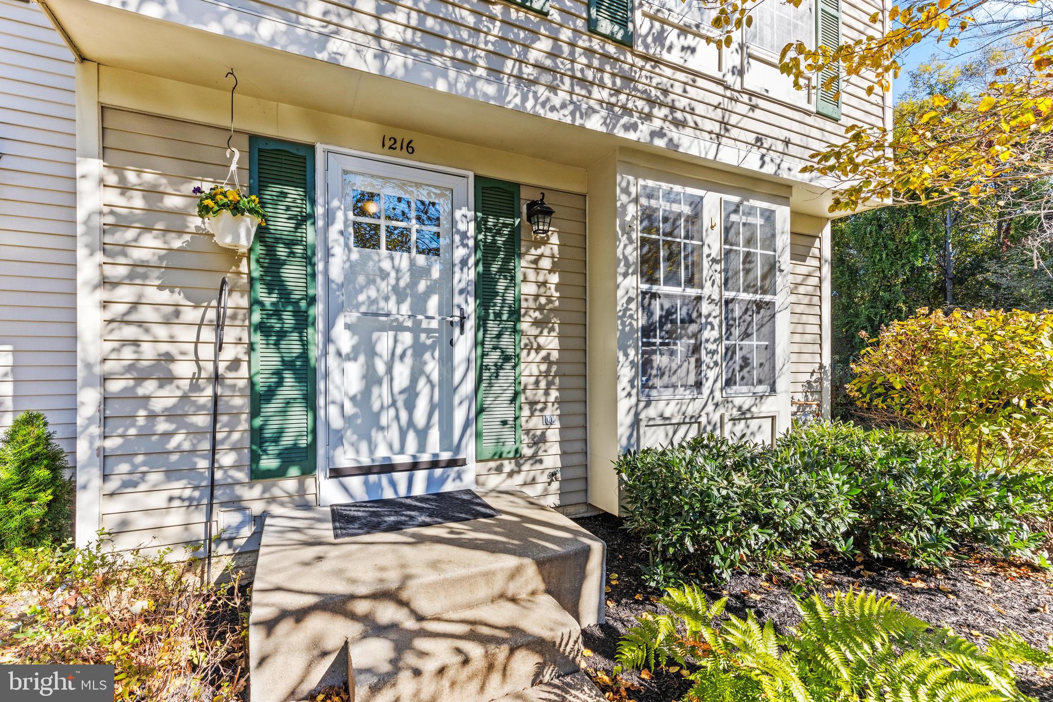 1216 Quaker Ridge Dr