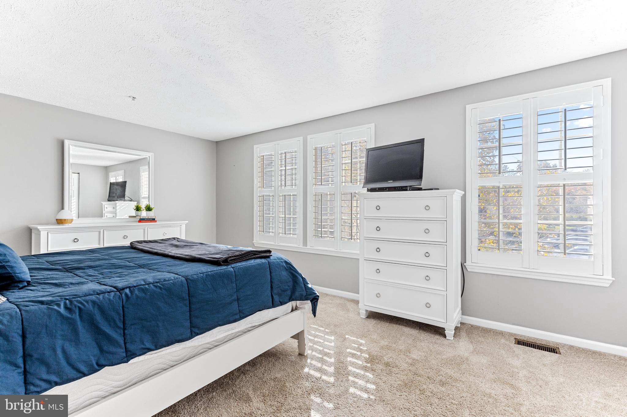 1216 Quaker Ridge Dr