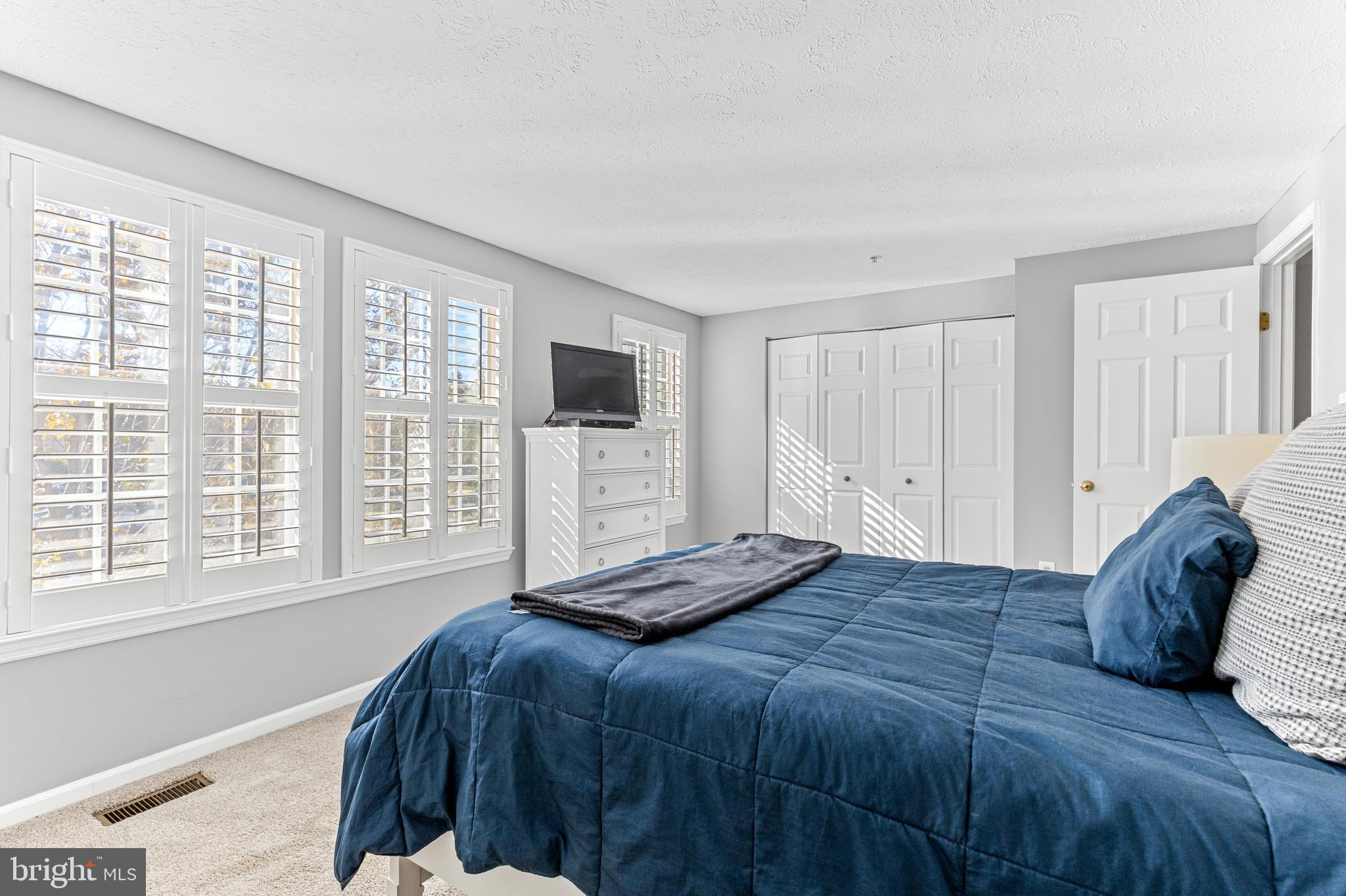 1216 Quaker Ridge Dr
