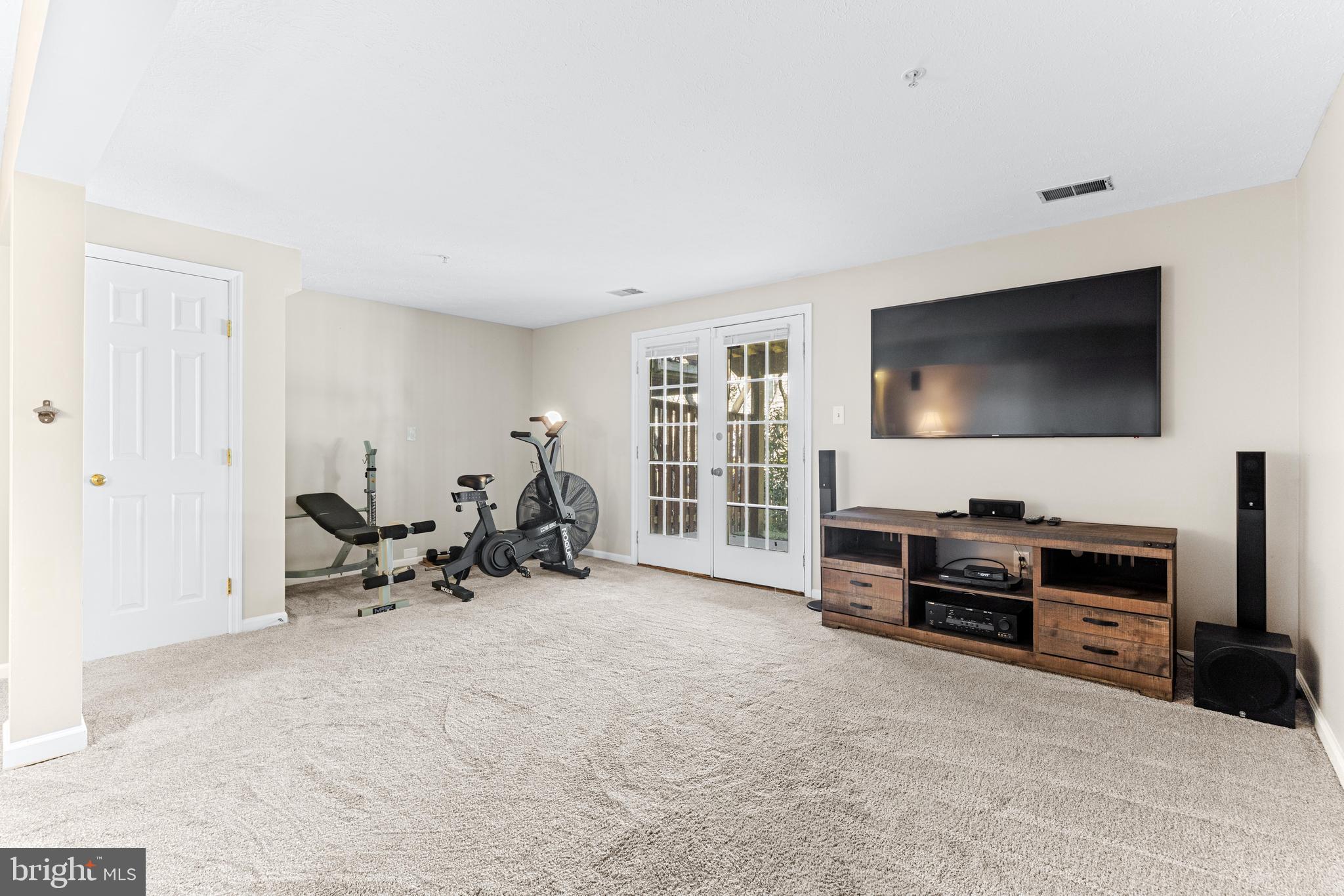 1216 Quaker Ridge Dr