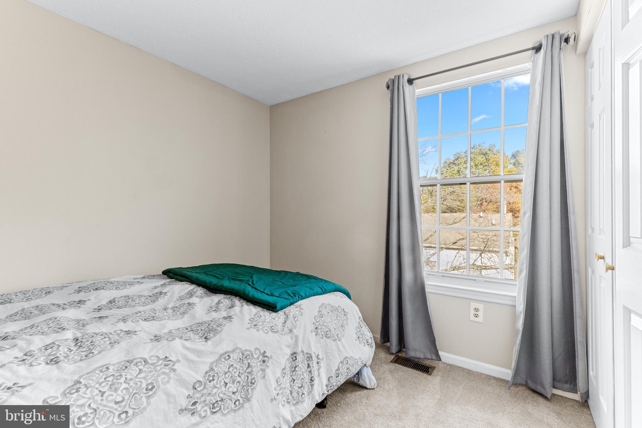 1216 Quaker Ridge Dr