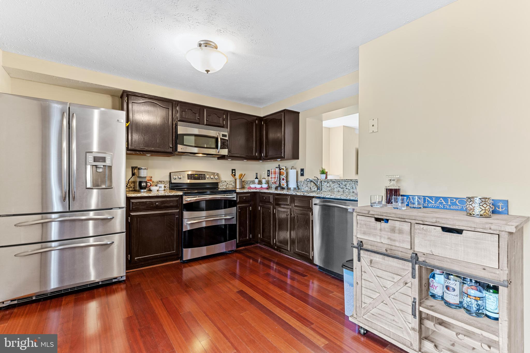 1216 Quaker Ridge Dr