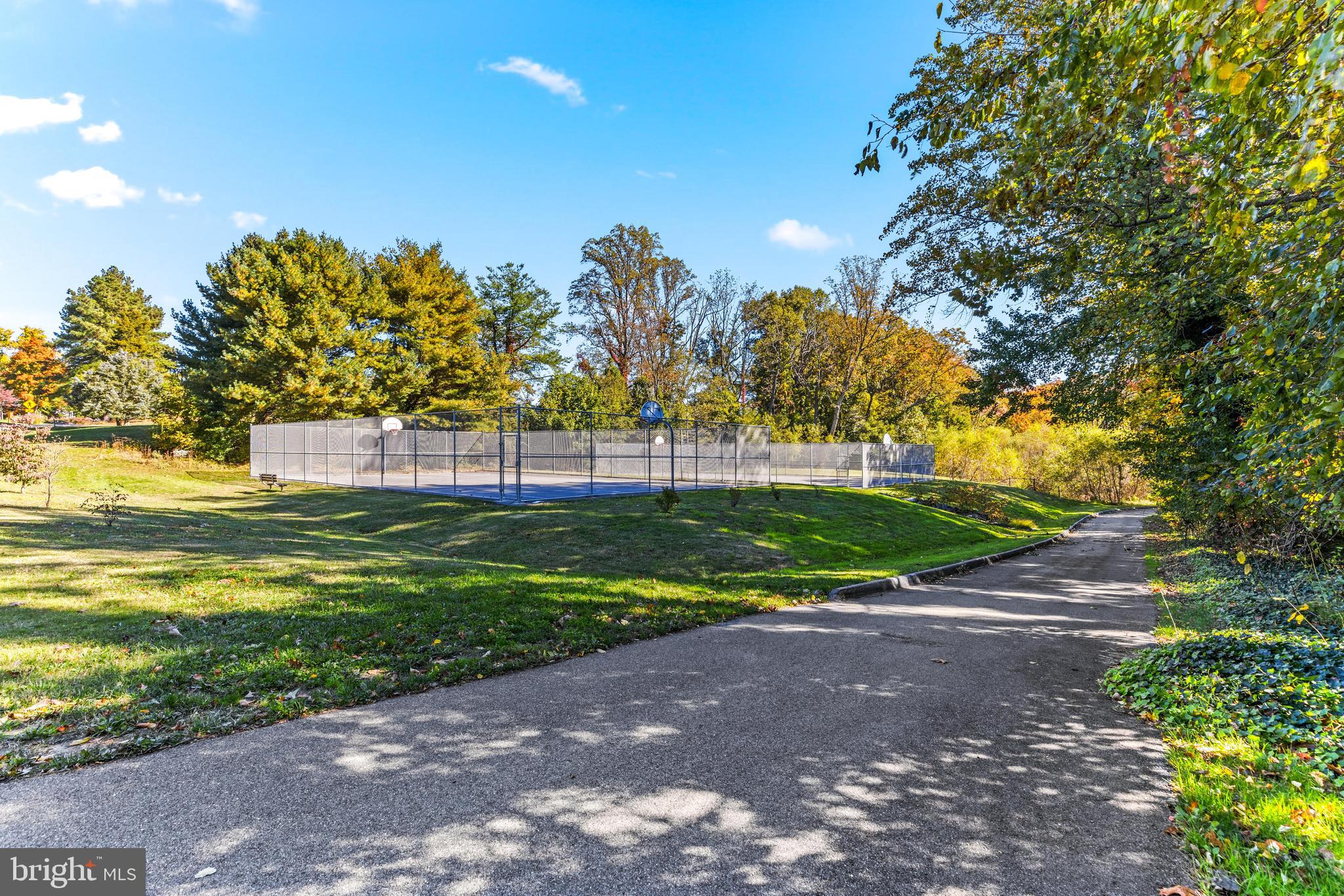 1216 Quaker Ridge Dr