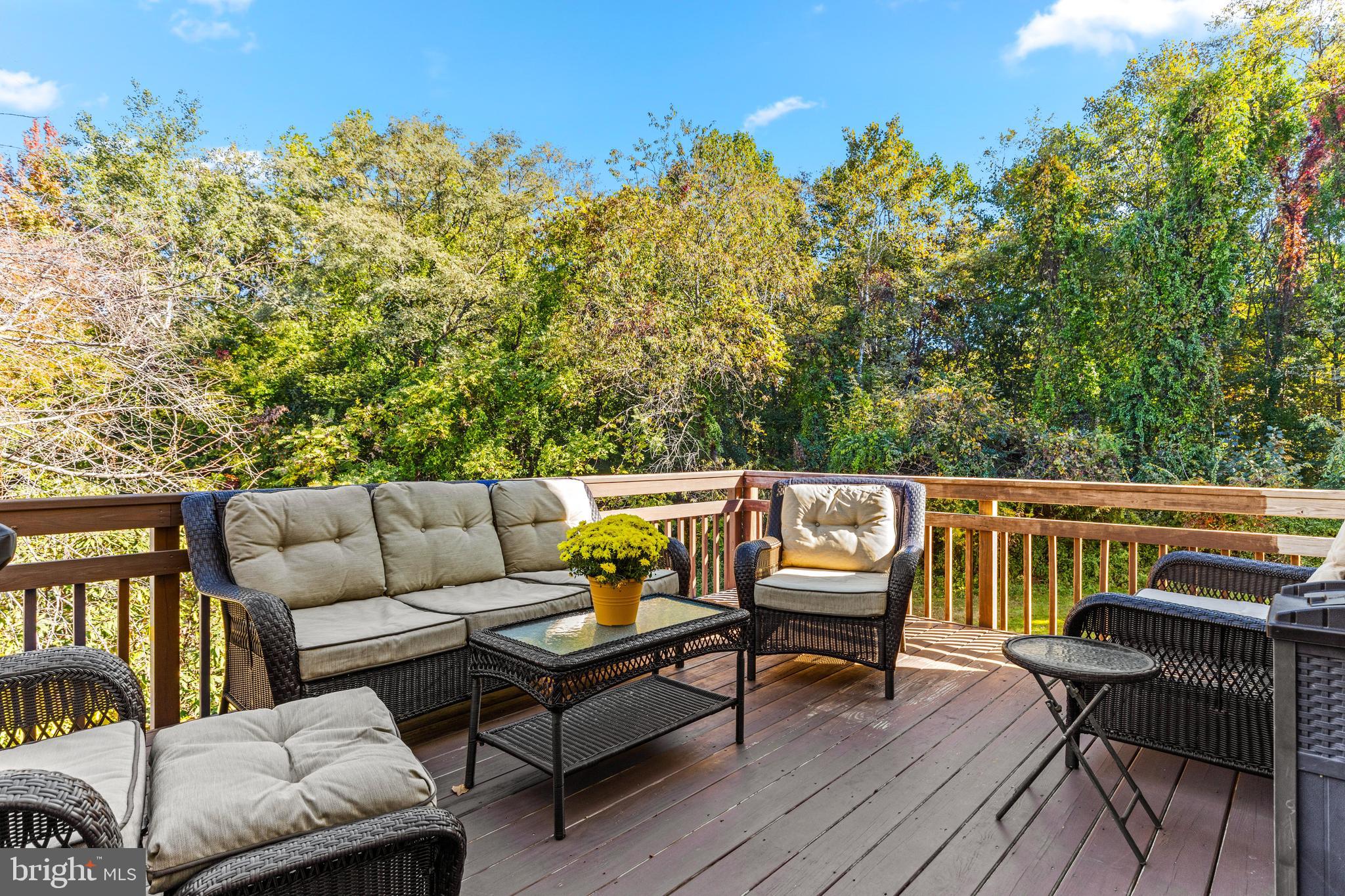 1216 Quaker Ridge Dr