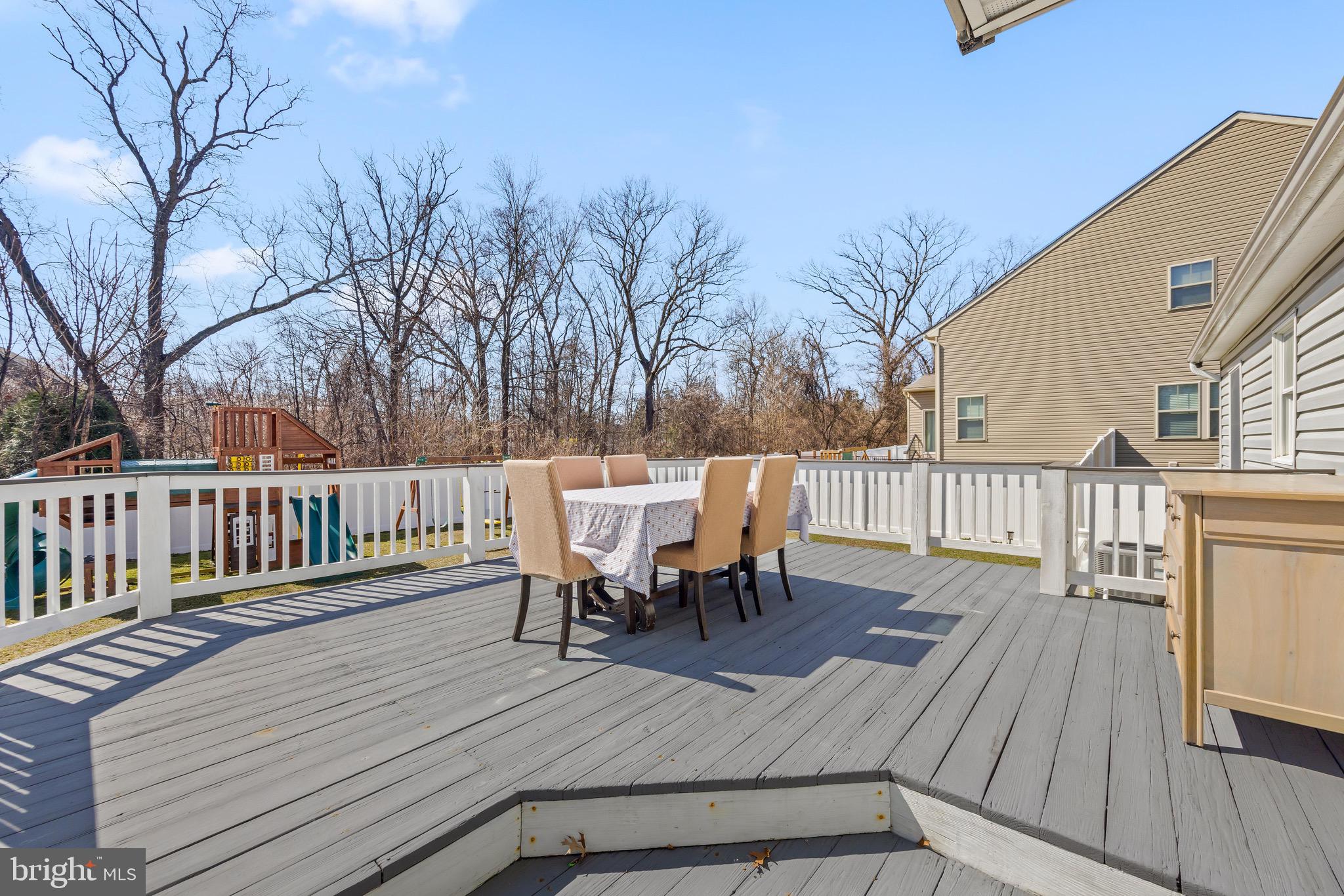 585 Donaldson Ave