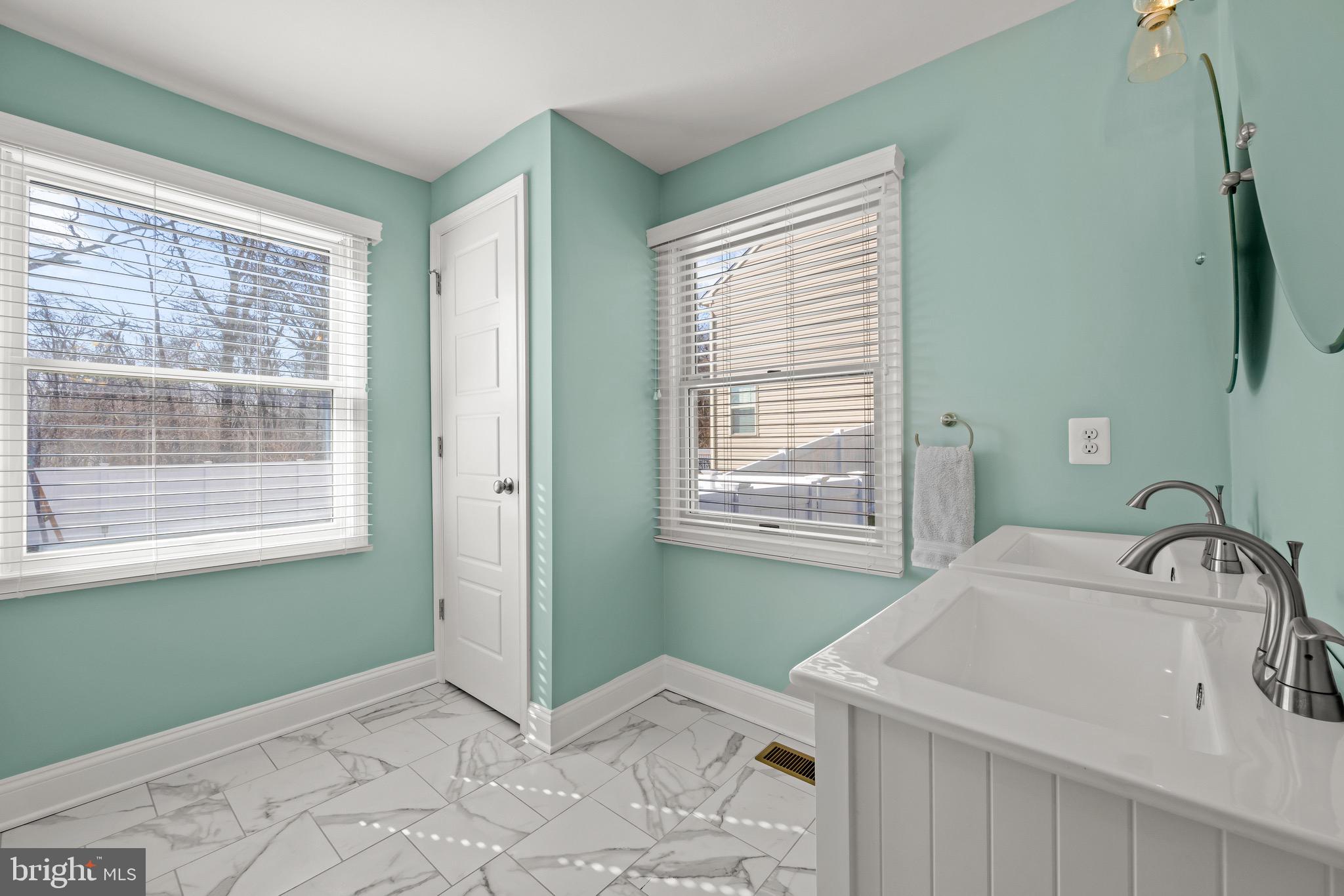 585 Donaldson Ave