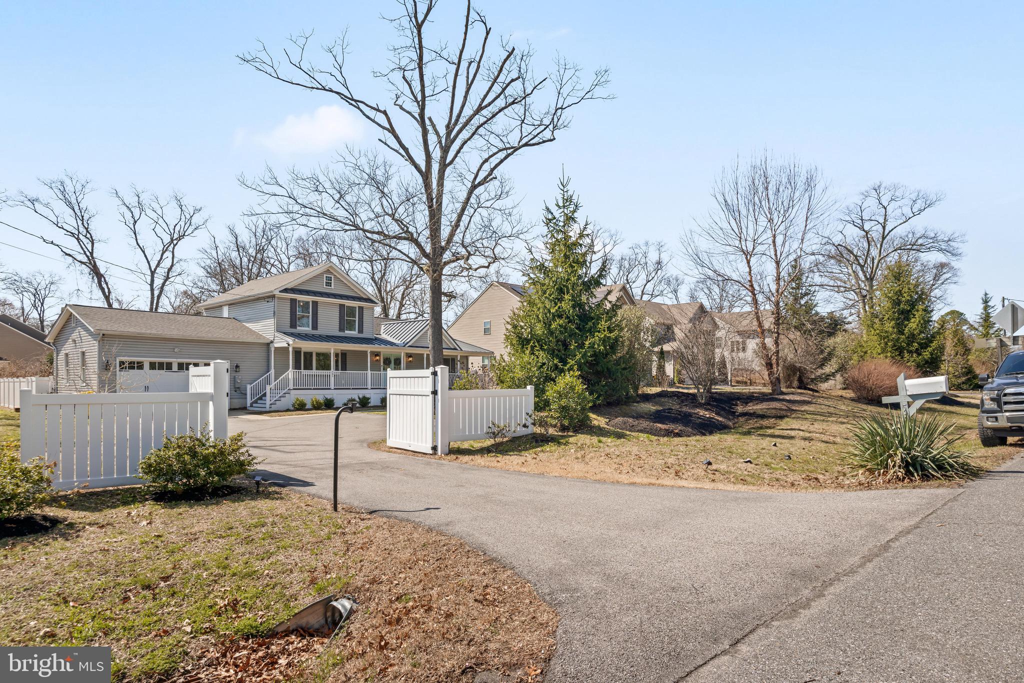585 Donaldson Ave