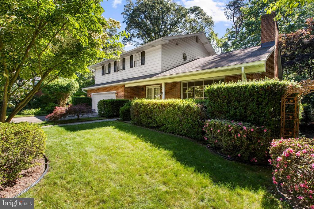 537 DEVONSHIRE COURT