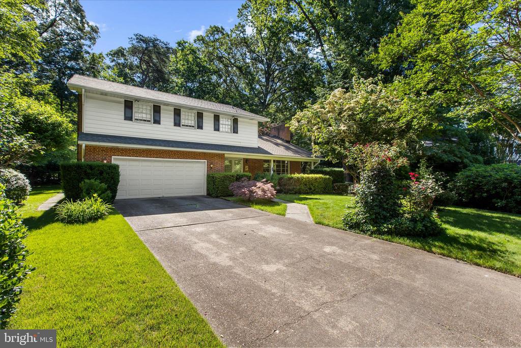 537 DEVONSHIRE COURT