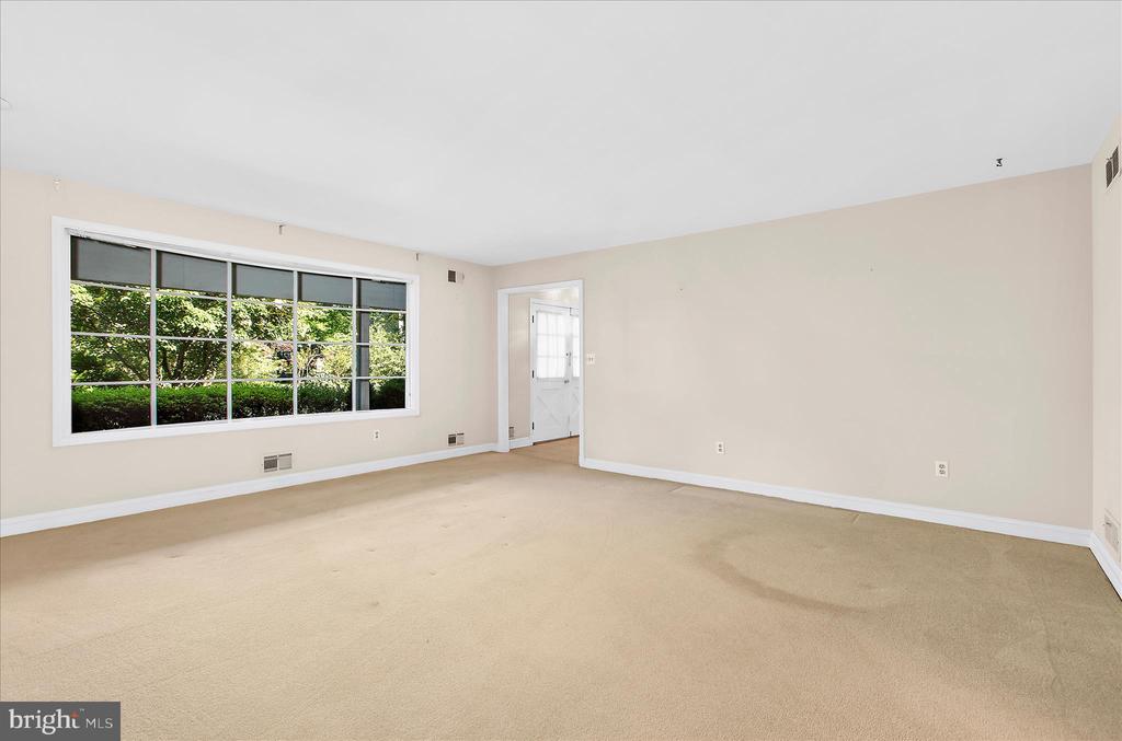 537 DEVONSHIRE COURT