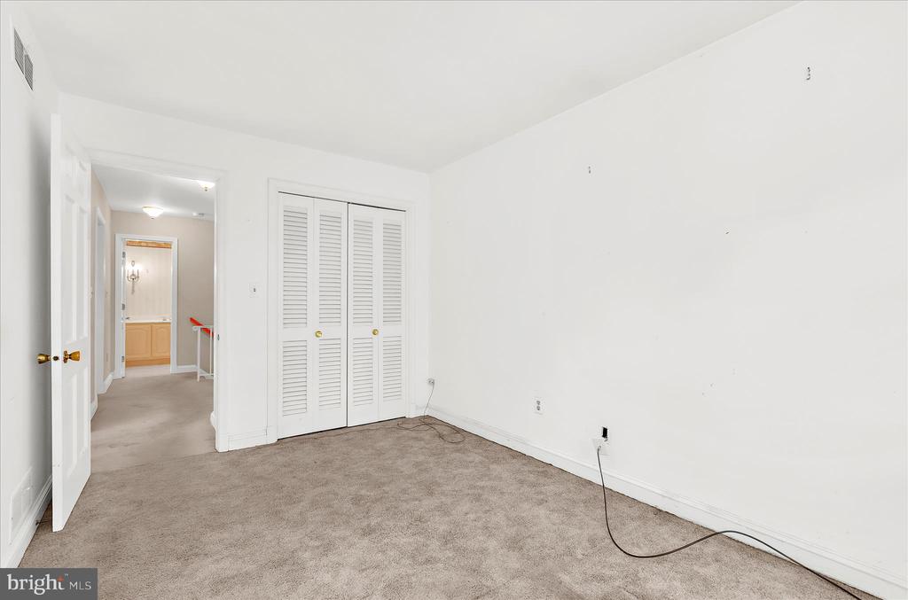 537 DEVONSHIRE COURT