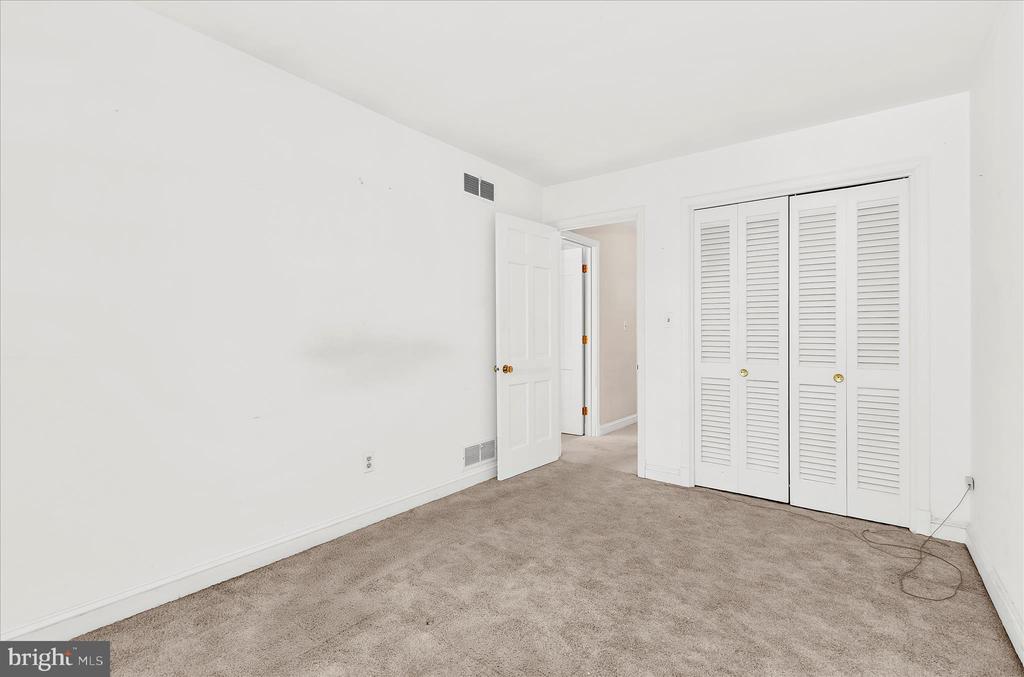 537 DEVONSHIRE COURT