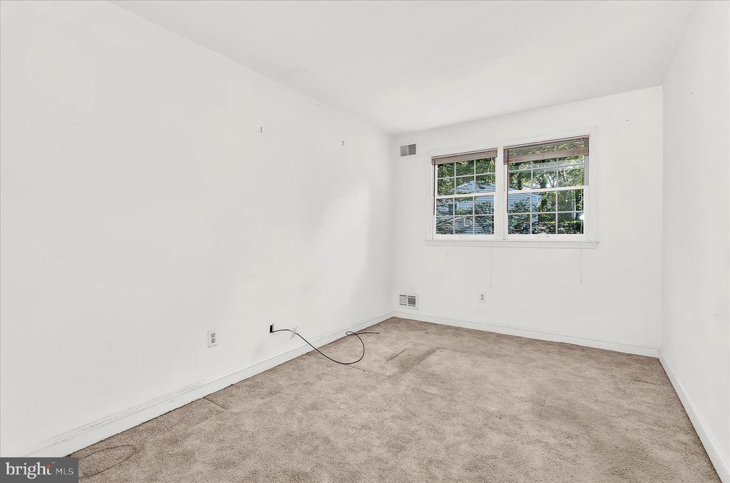 537 DEVONSHIRE COURT