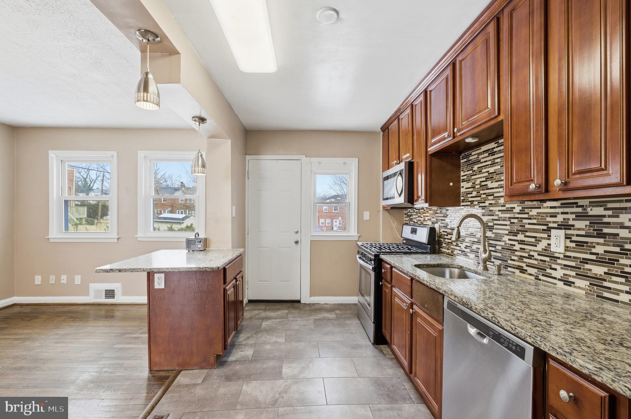 1600 WALTERSWOOD ROAD