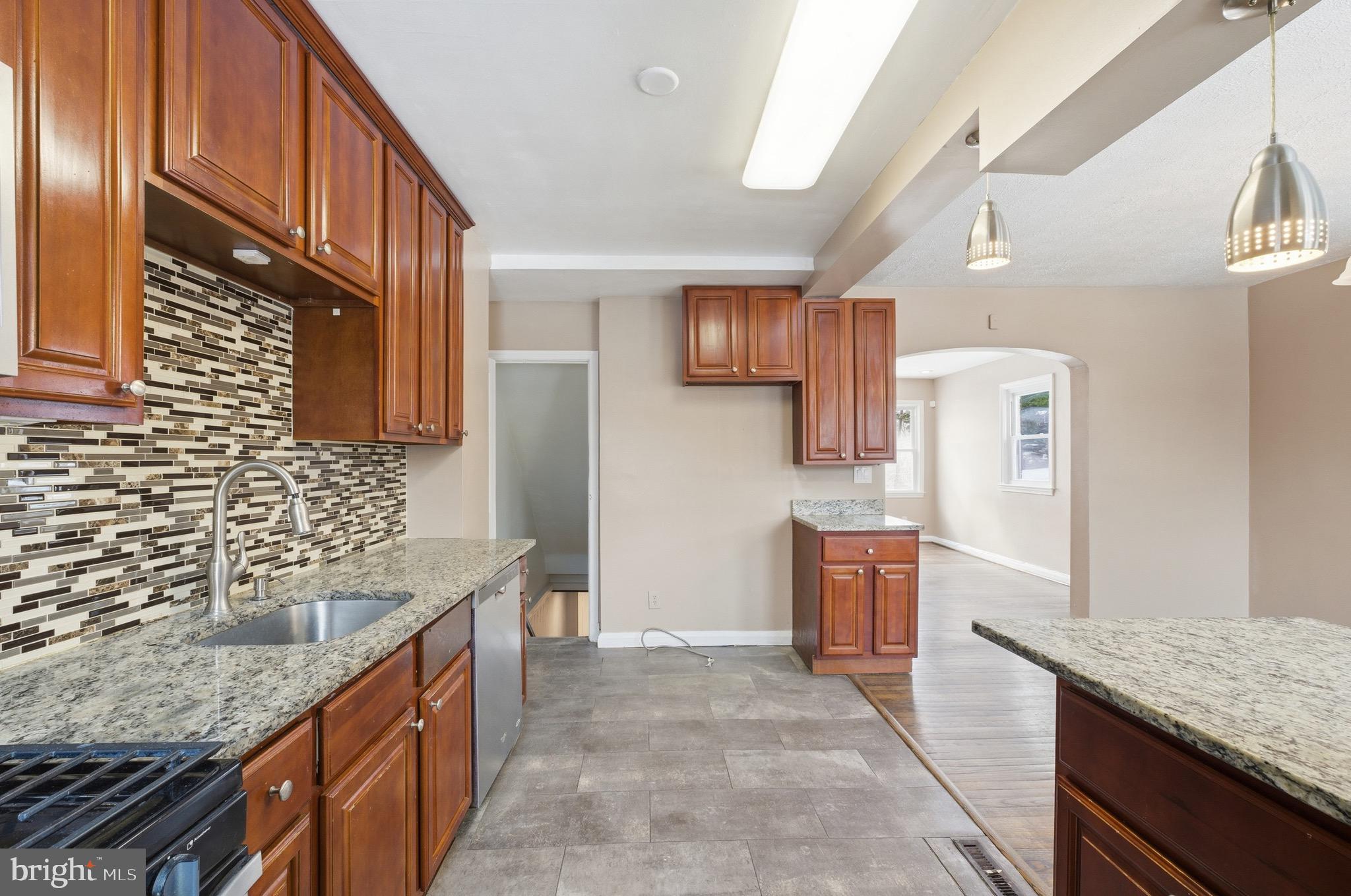 1600 WALTERSWOOD ROAD