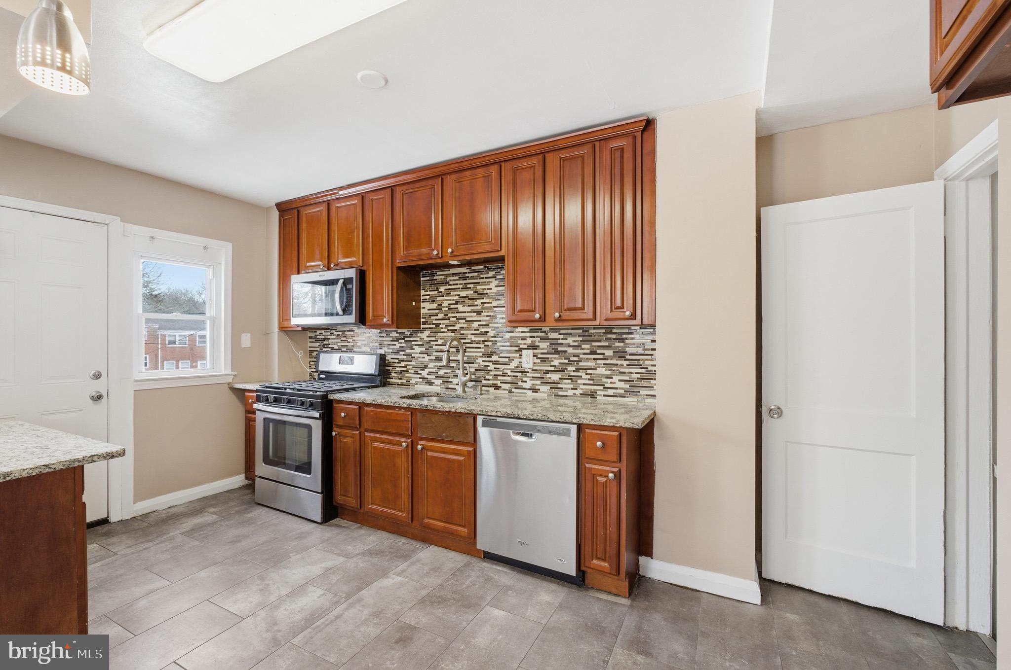 1600 WALTERSWOOD ROAD