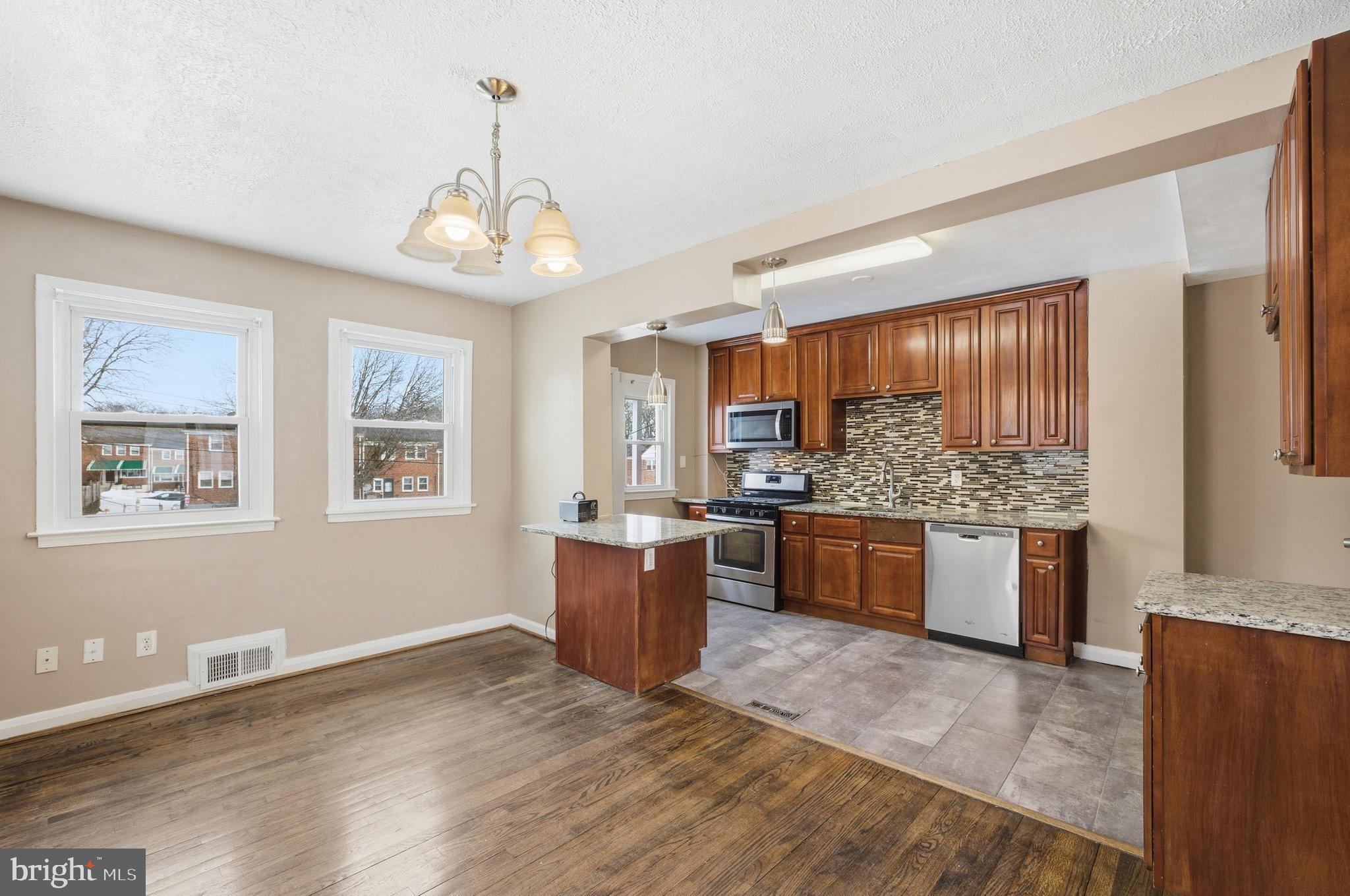 1600 WALTERSWOOD ROAD