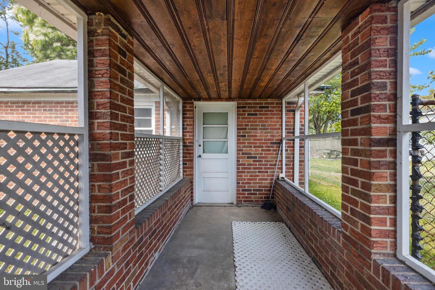 110 Riverside Dr