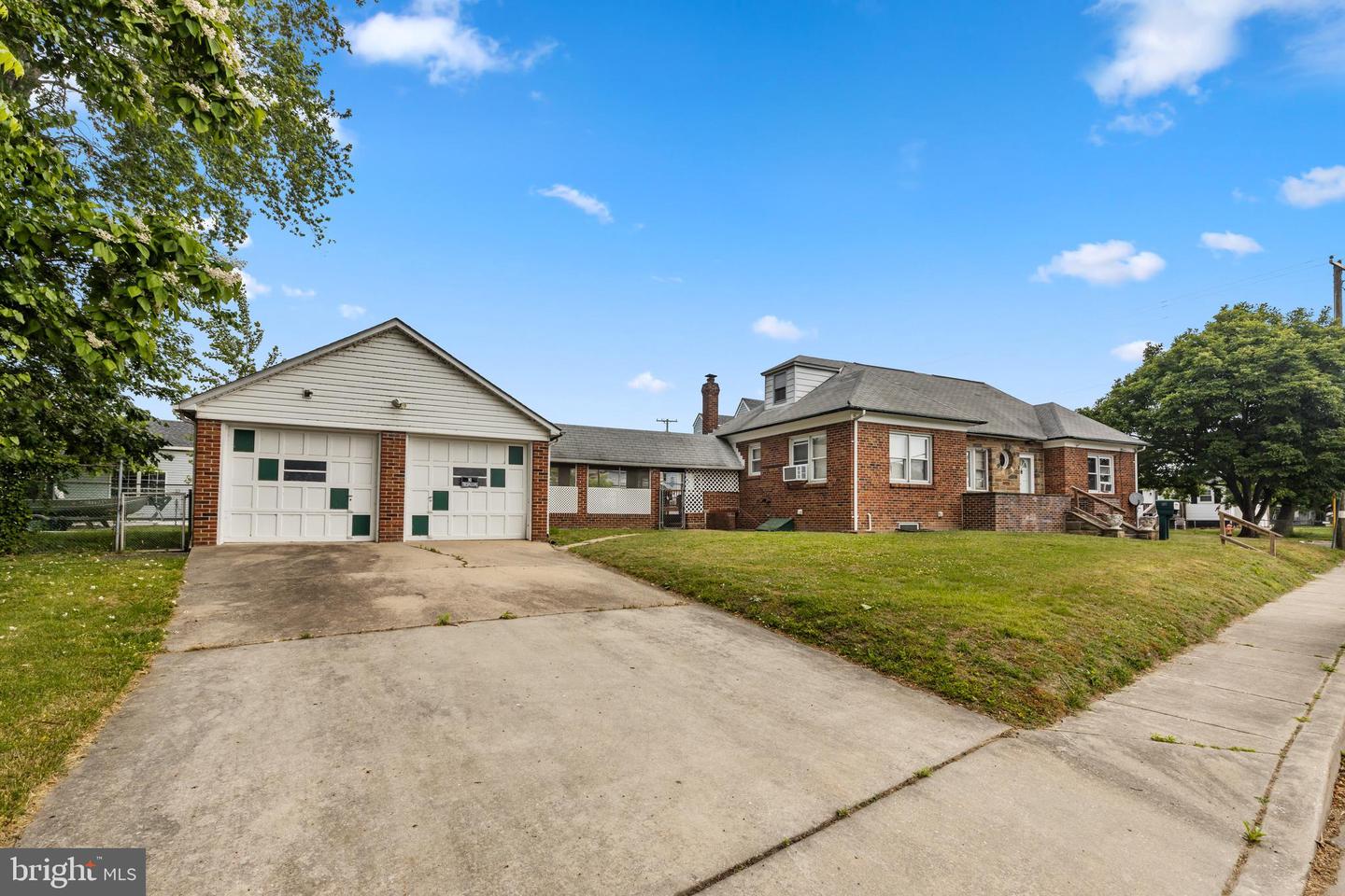 110 Riverside Dr