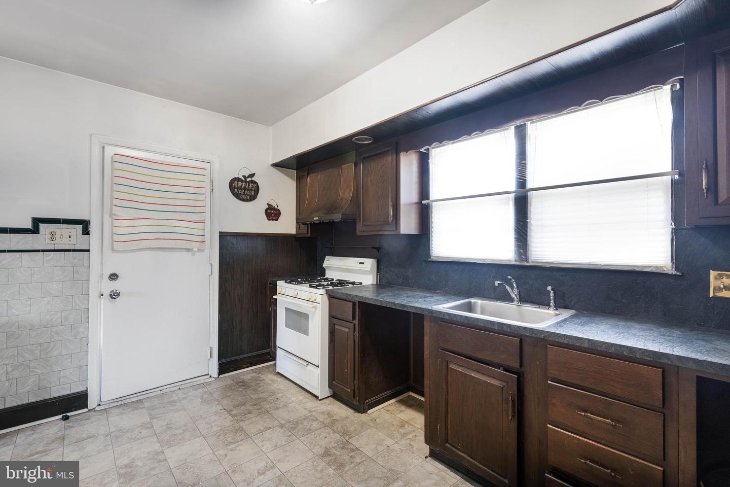 110 Riverside Dr