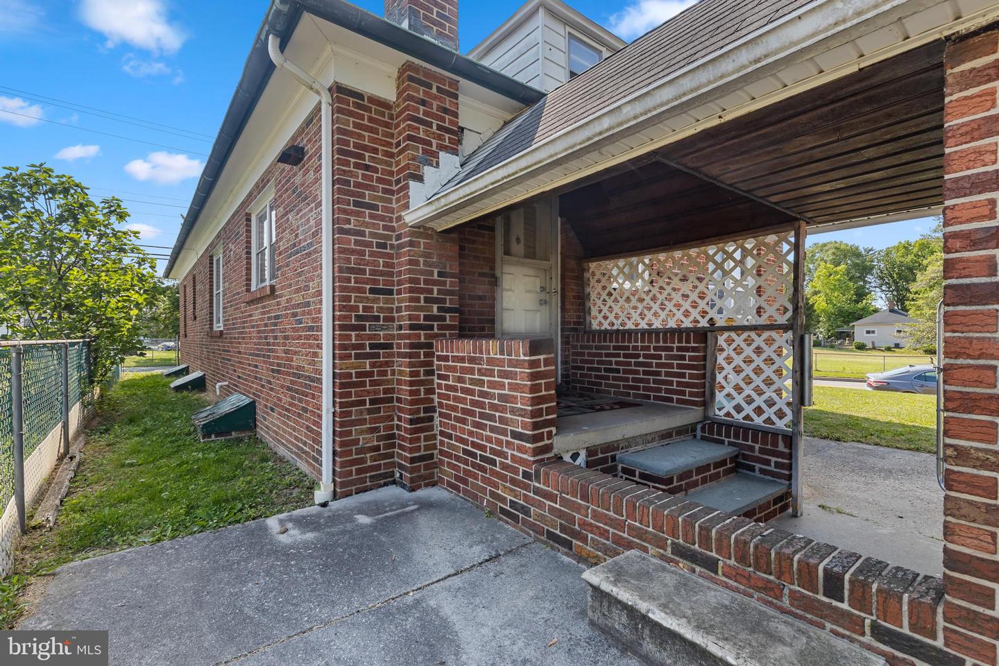 110 Riverside Dr