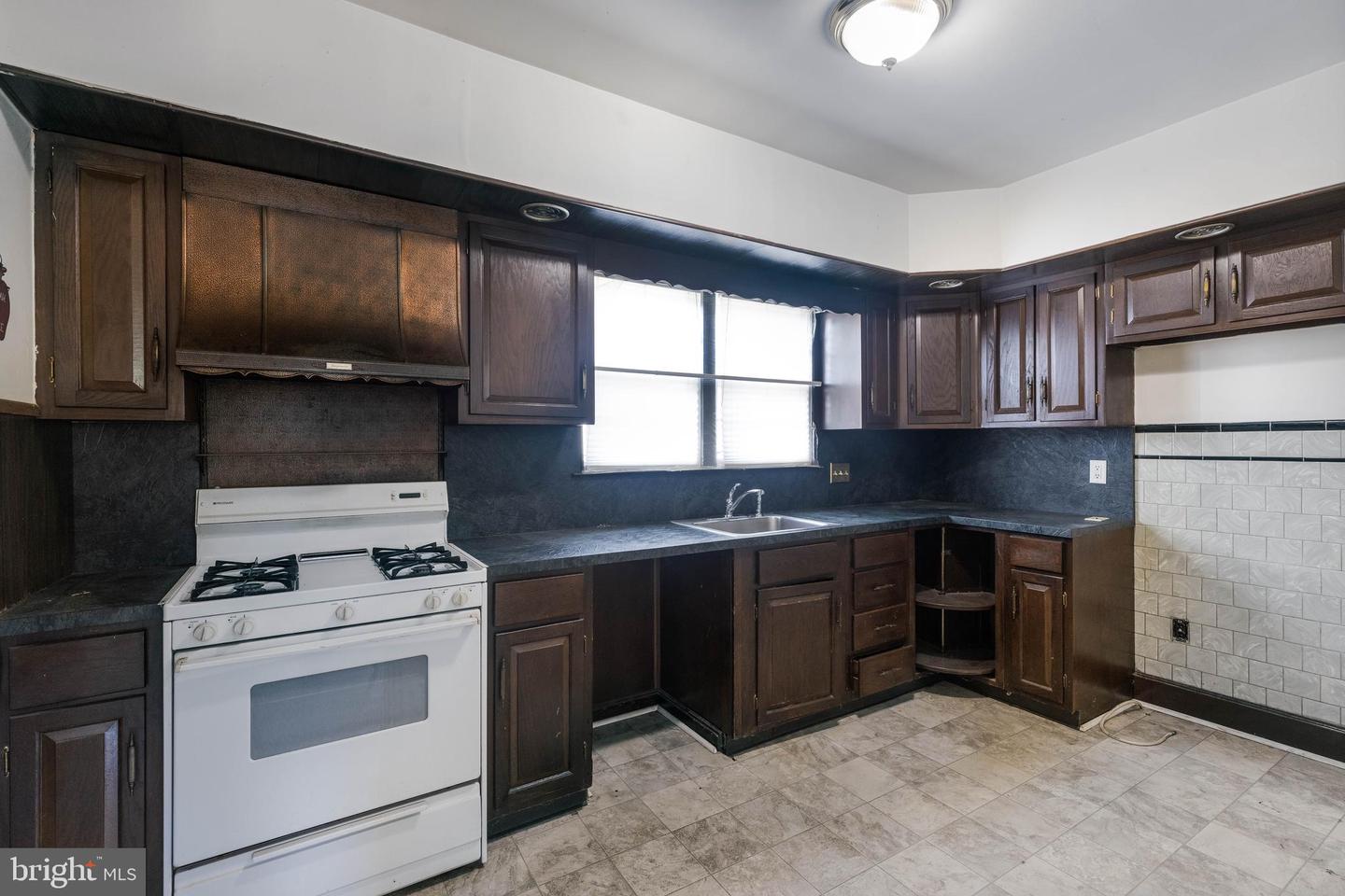 110 Riverside Dr