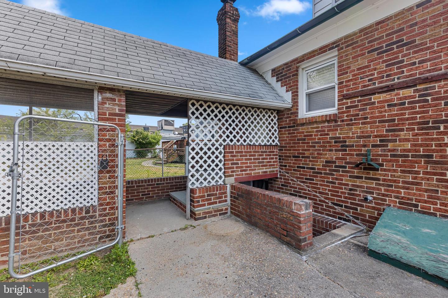 110 Riverside Dr
