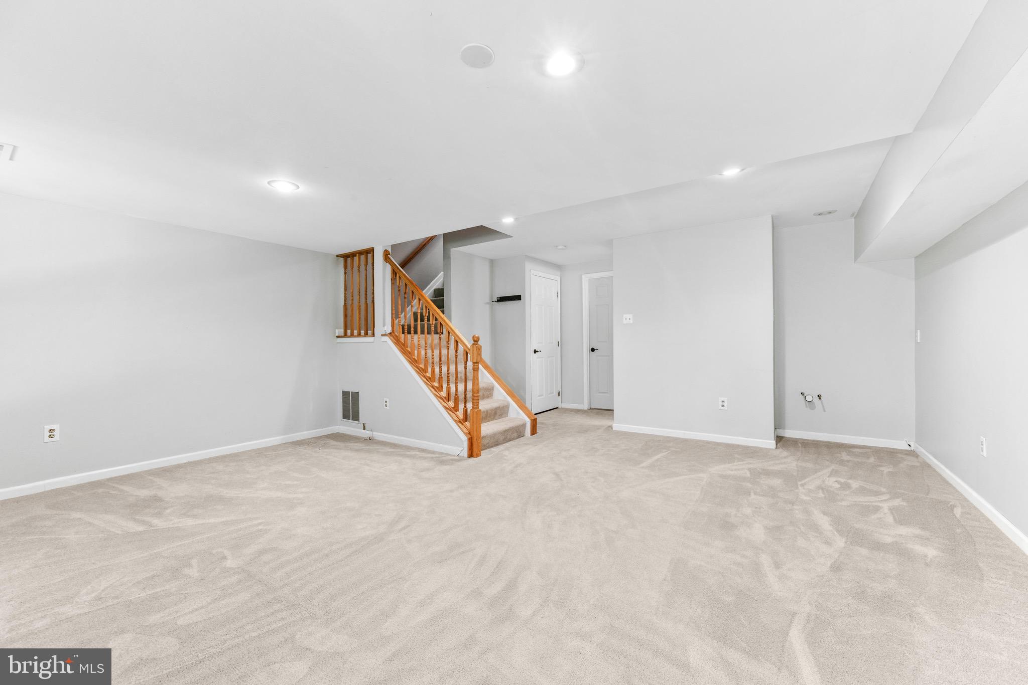 8018 Green Valley Ln