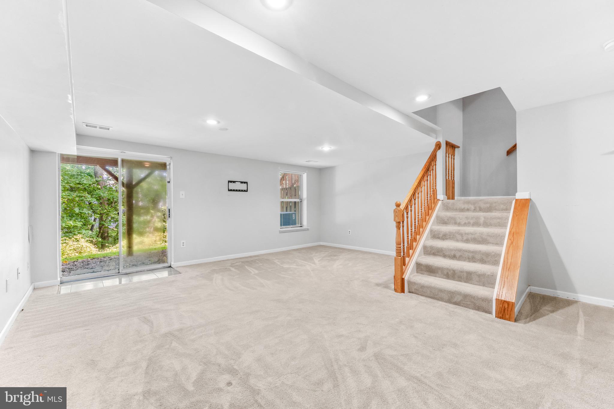 8018 Green Valley Ln