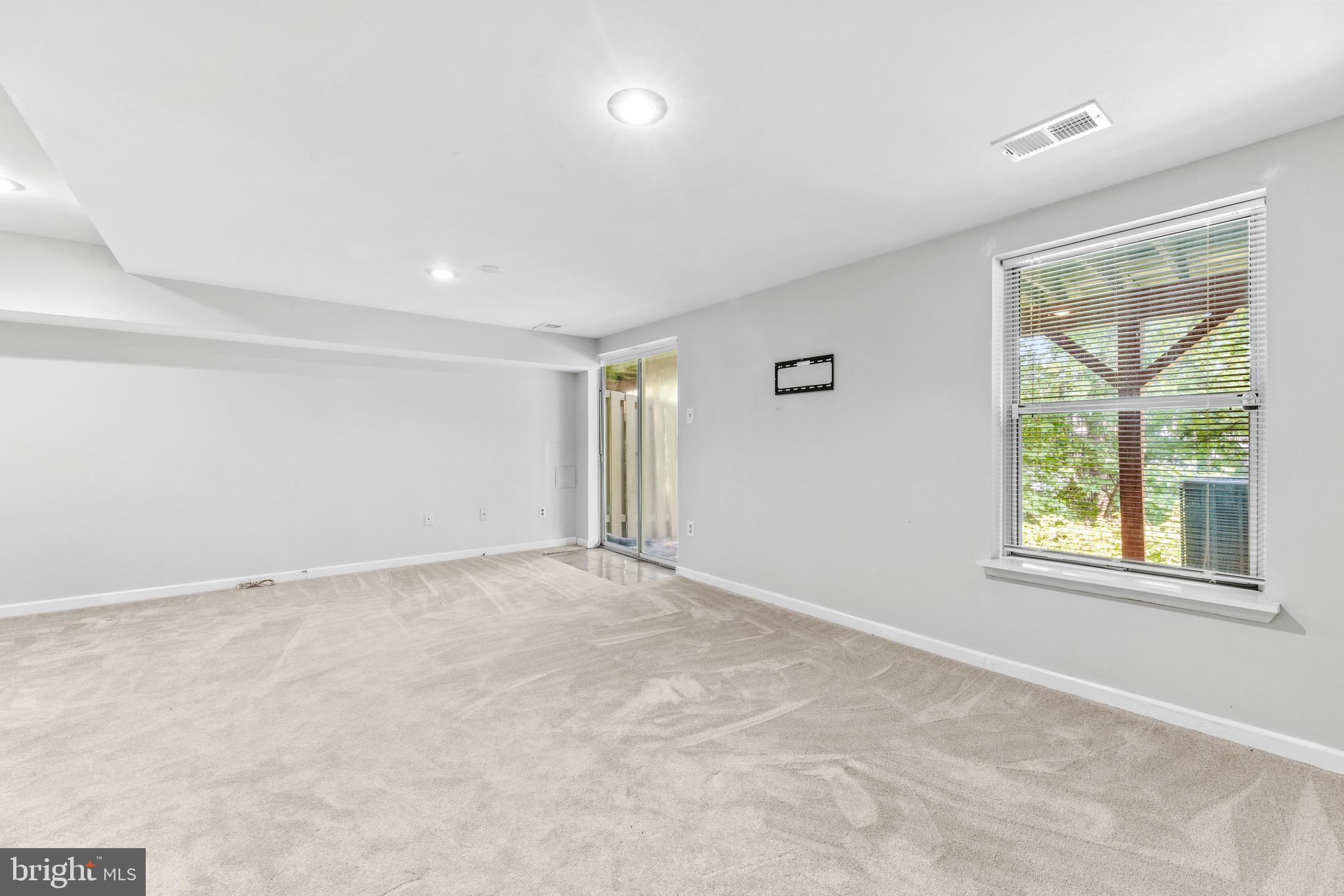 8018 Green Valley Ln