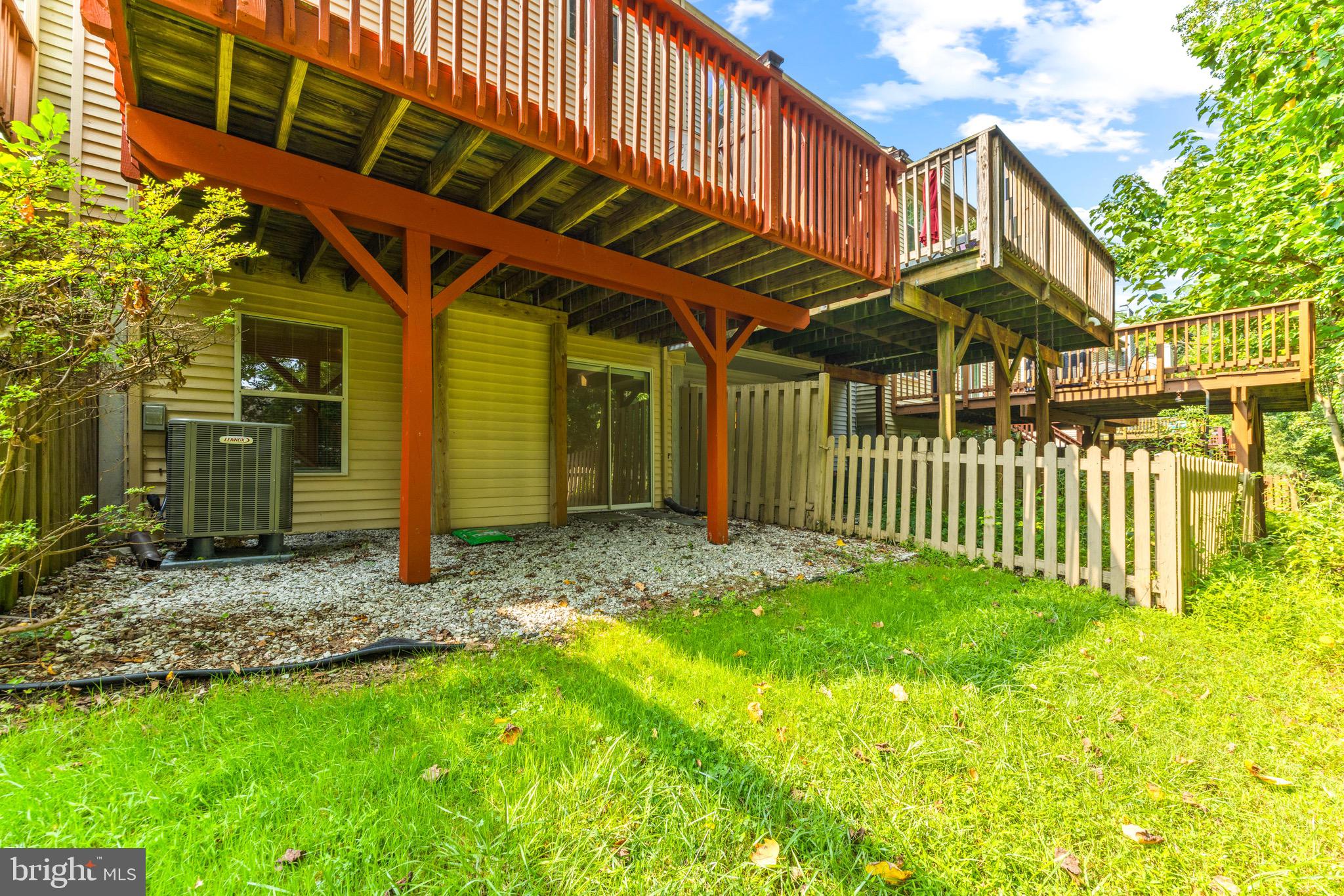 8018 Green Valley Ln