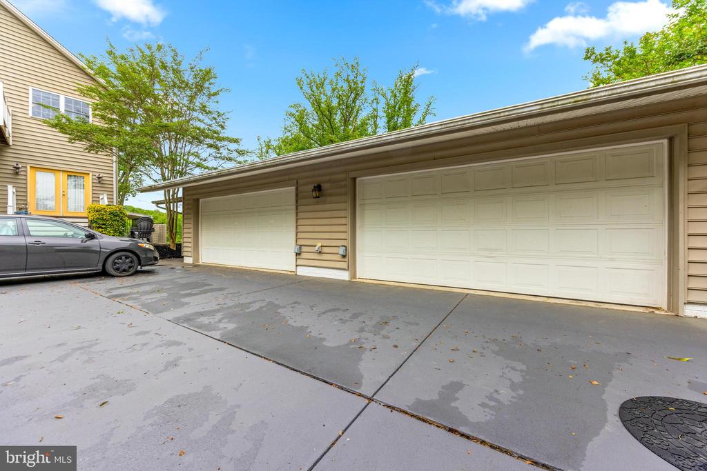 11809 CEDAR LANE