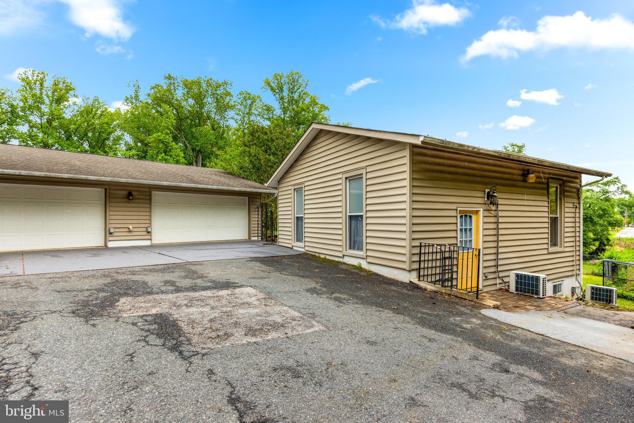 11809 CEDAR LANE
