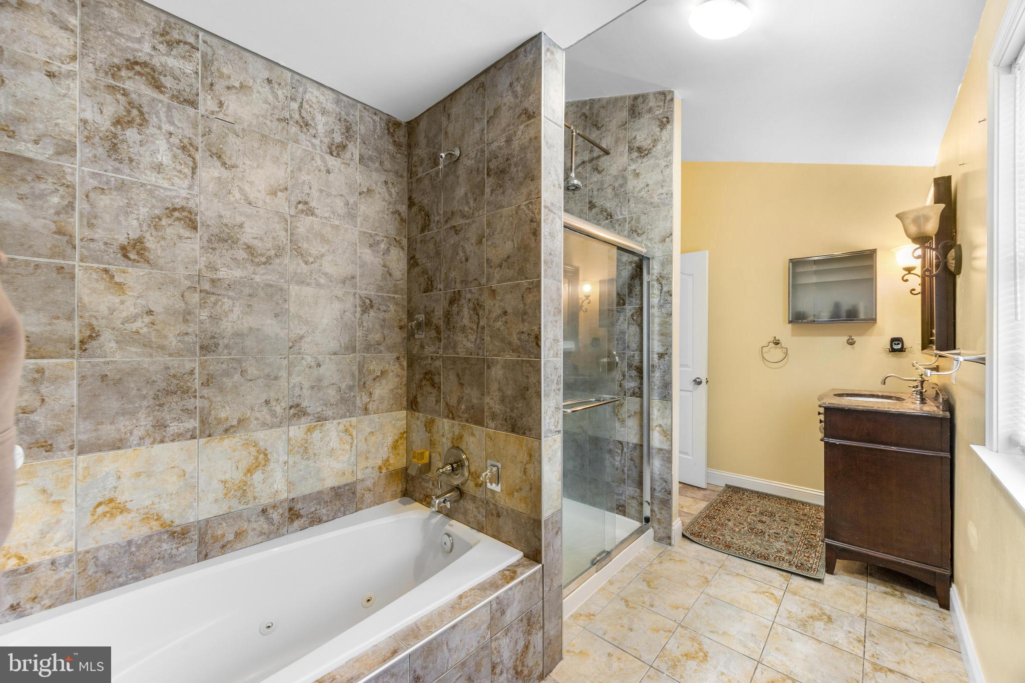 11809 CEDAR LANE