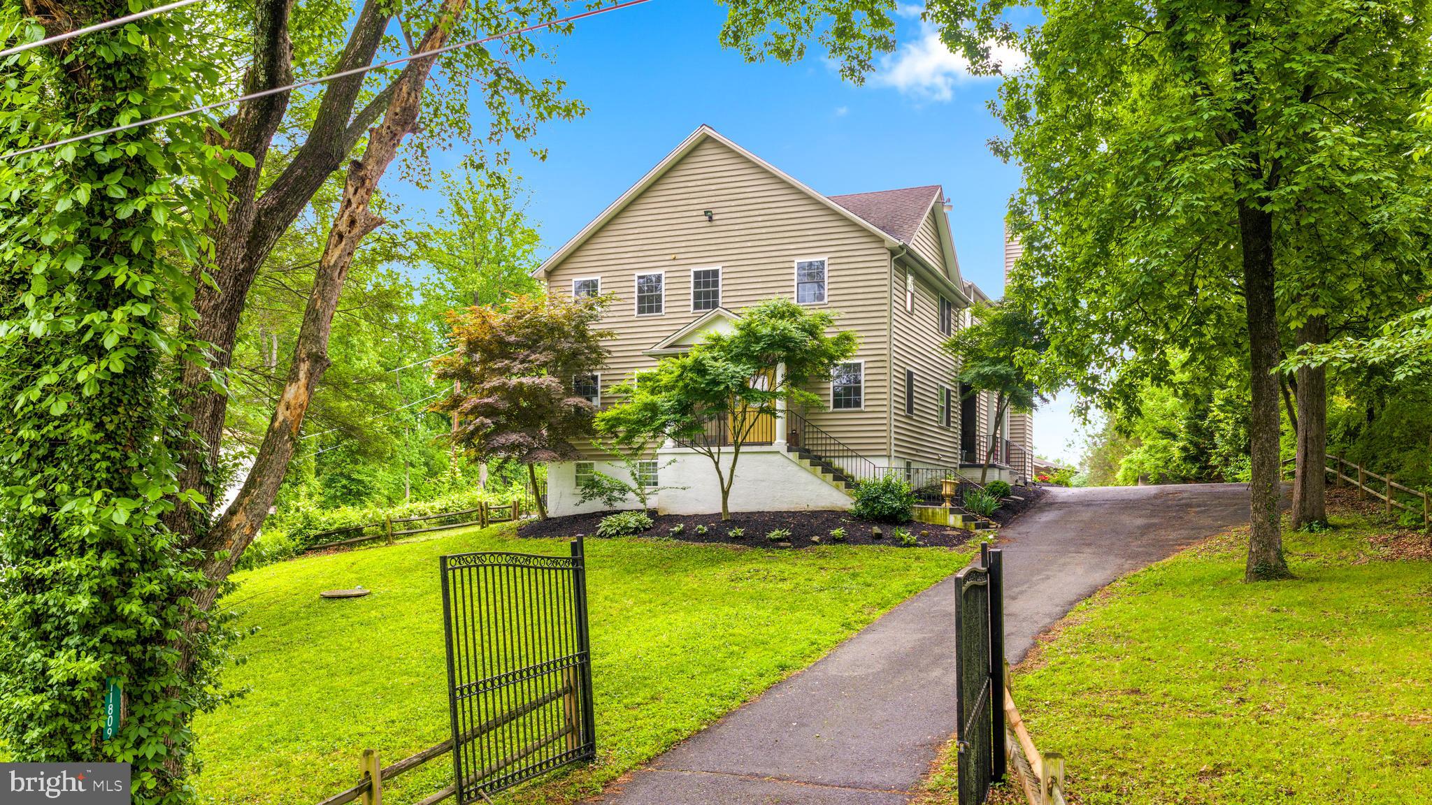 11809 CEDAR LANE