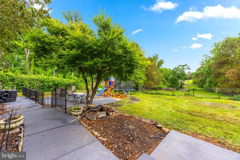 11809 CEDAR LANE