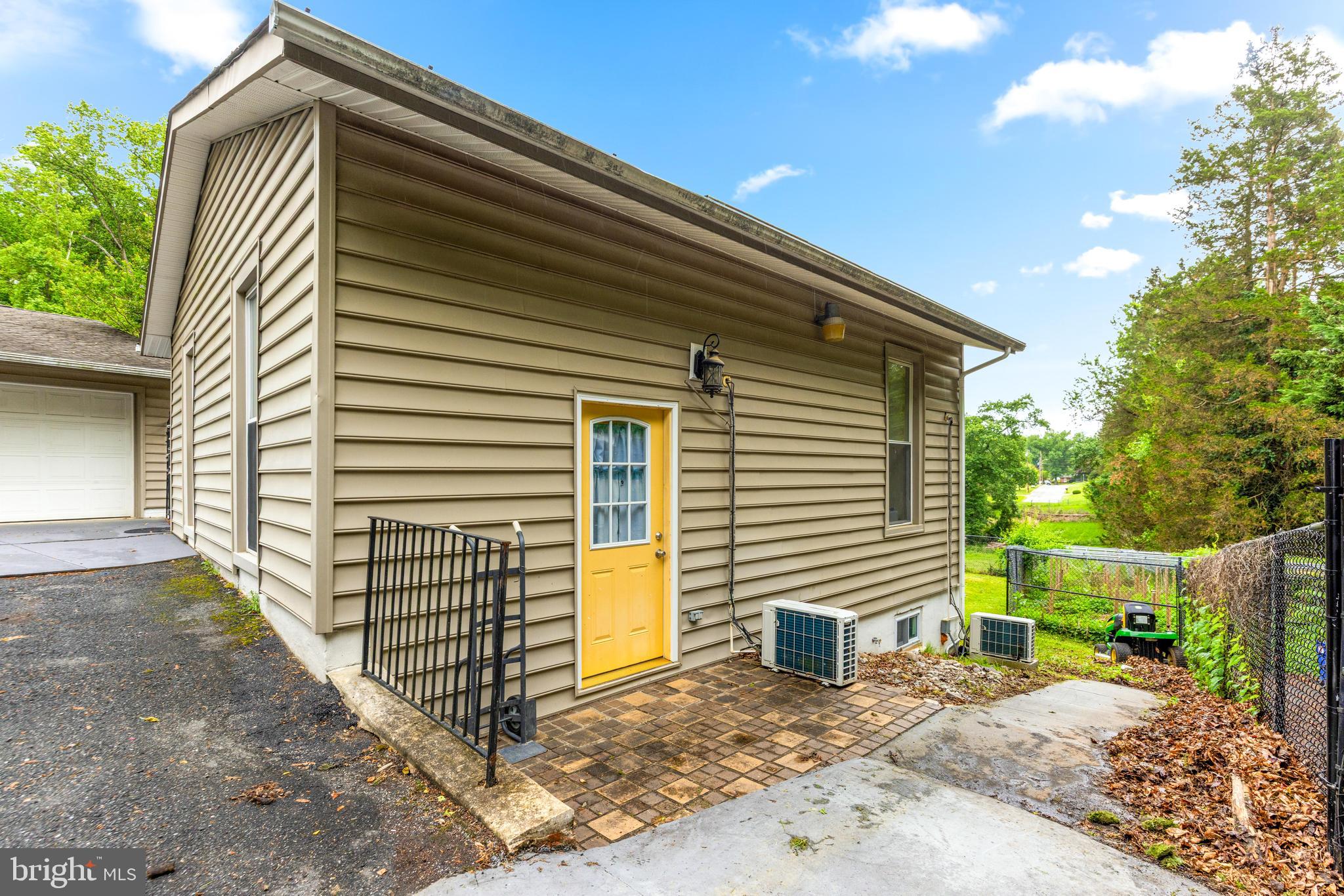 11809 CEDAR LANE