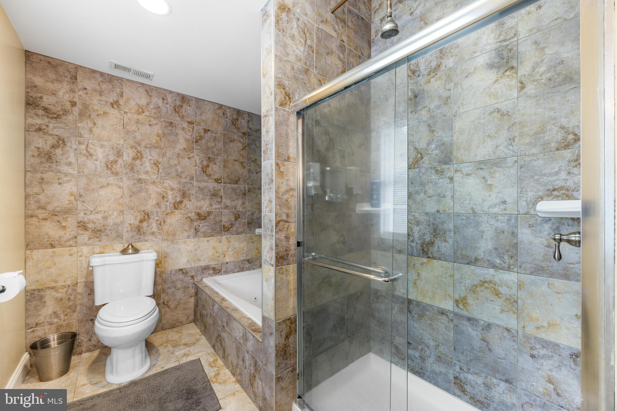 11809 CEDAR LANE