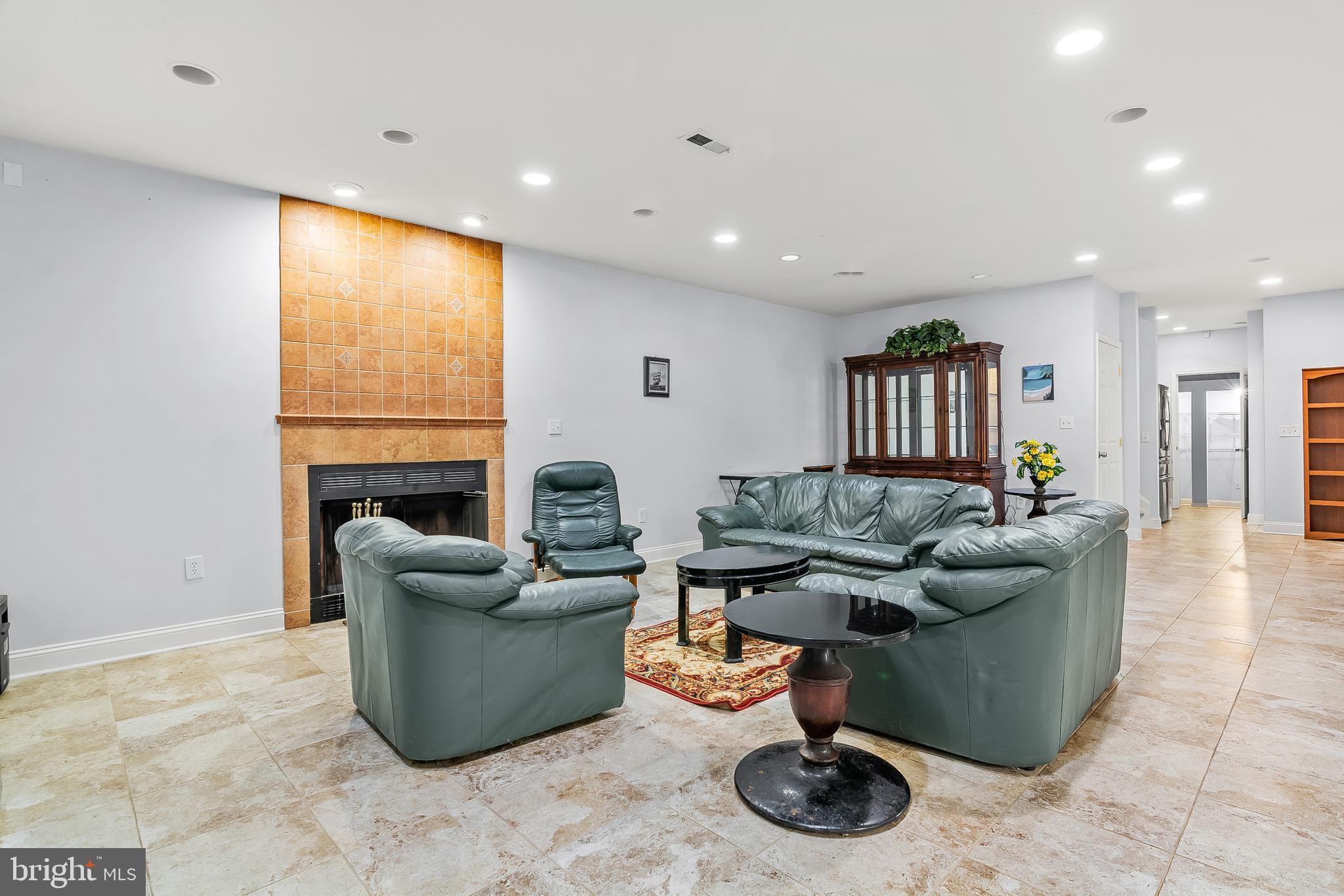 11809 CEDAR LANE