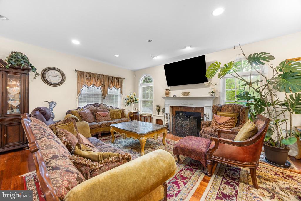 11809 CEDAR LANE