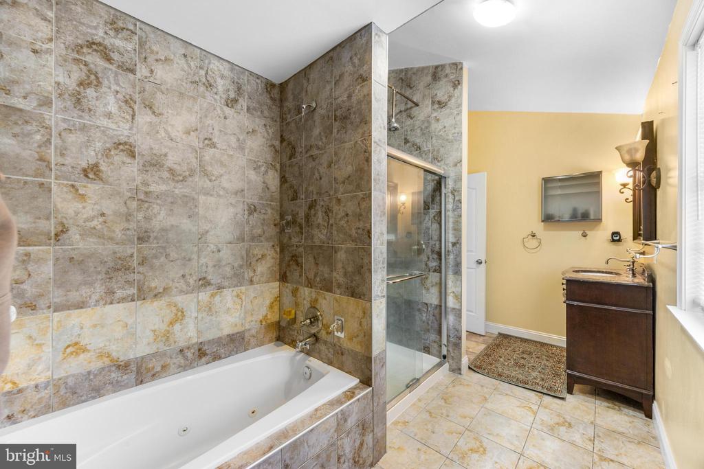 11809 CEDAR LANE