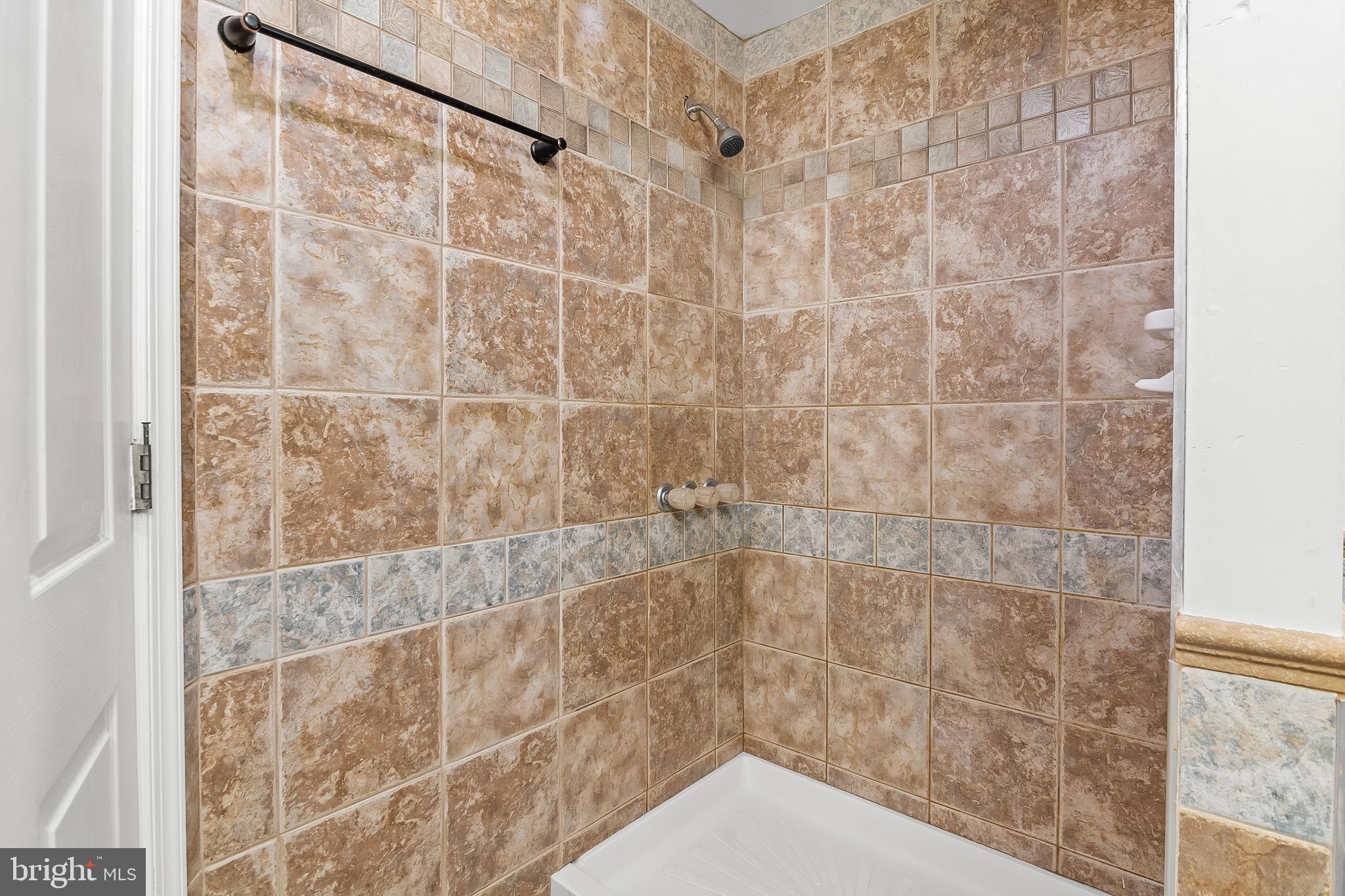 11809 CEDAR LANE
