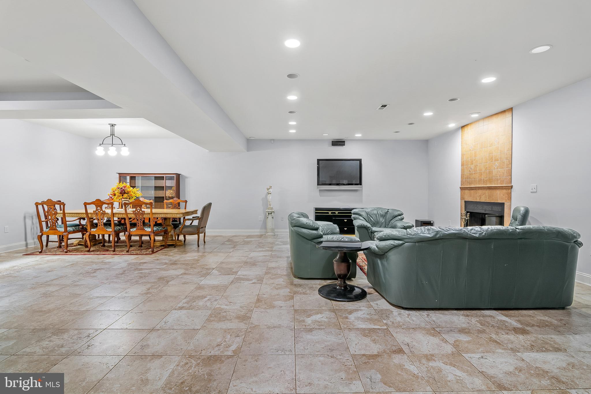 11809 CEDAR LANE
