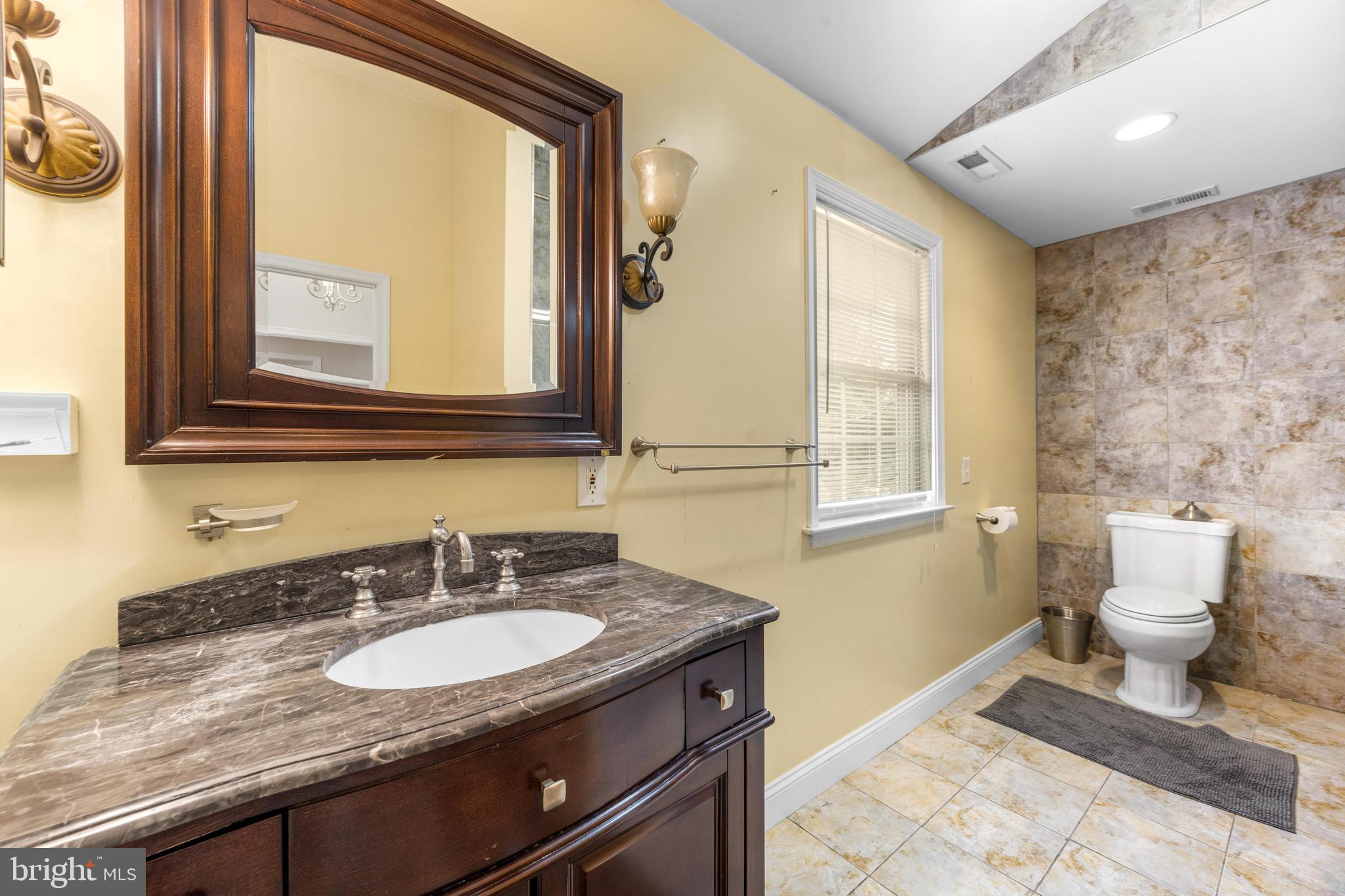 11809 CEDAR LANE