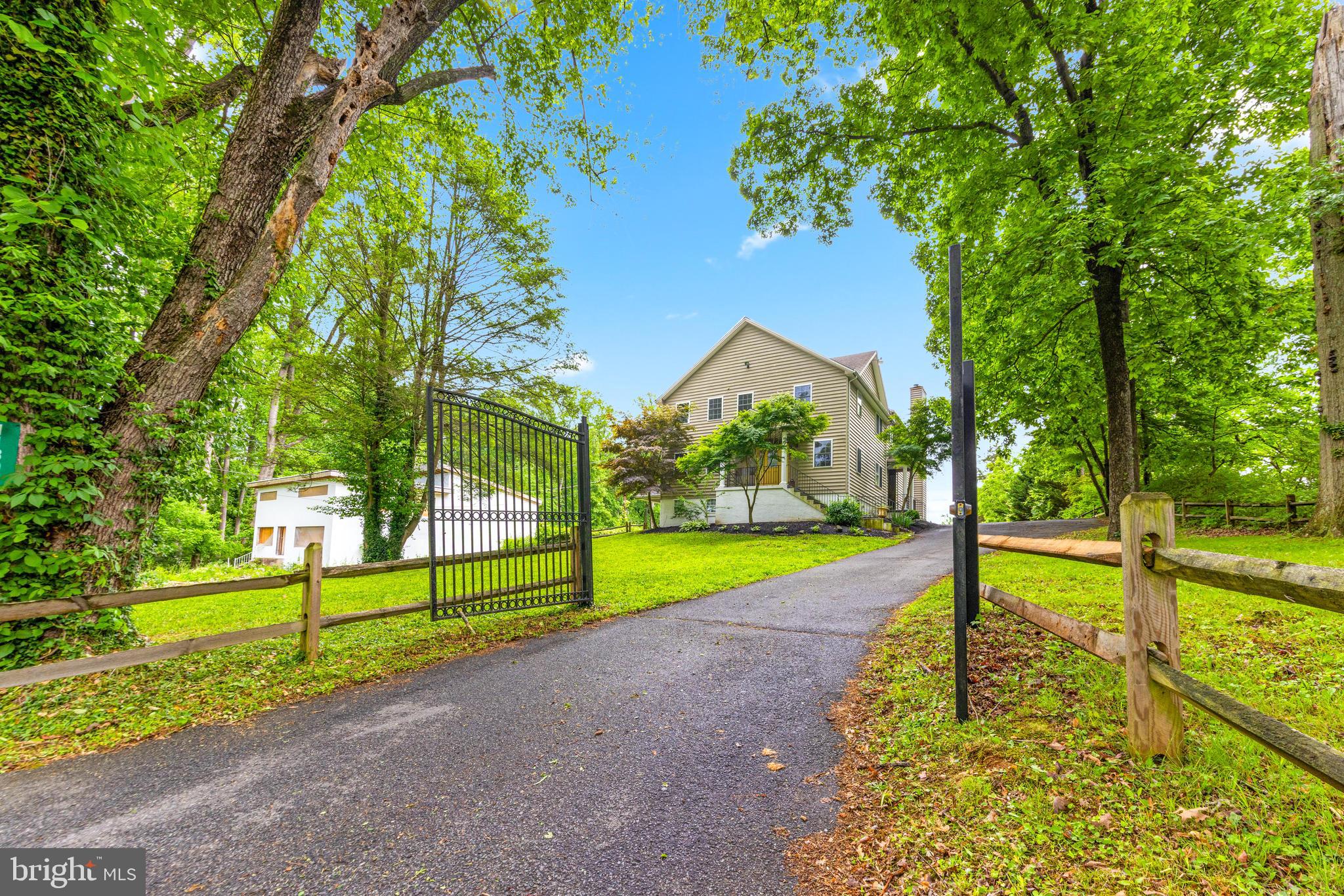11809 CEDAR LANE