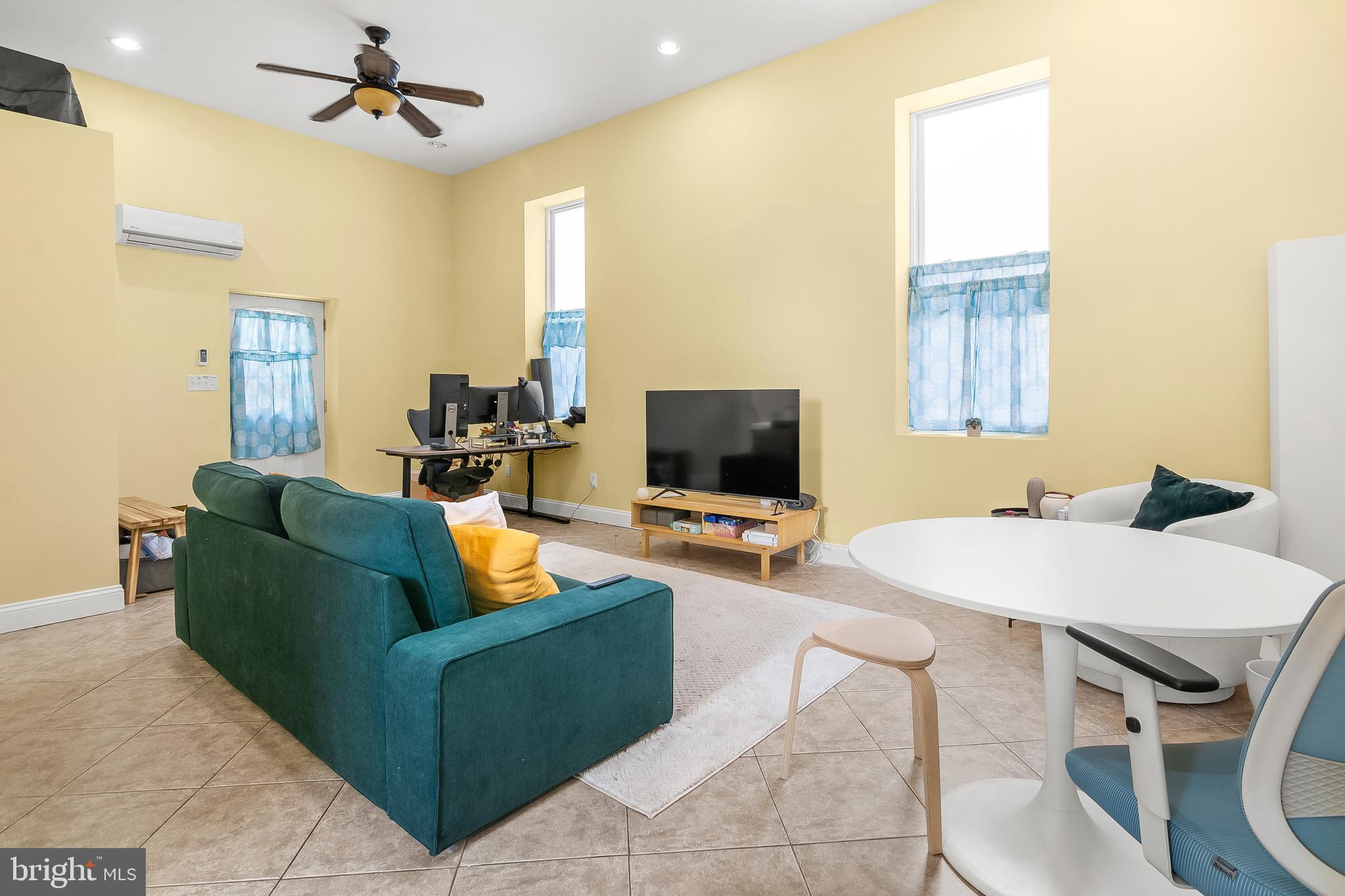11809 CEDAR LANE