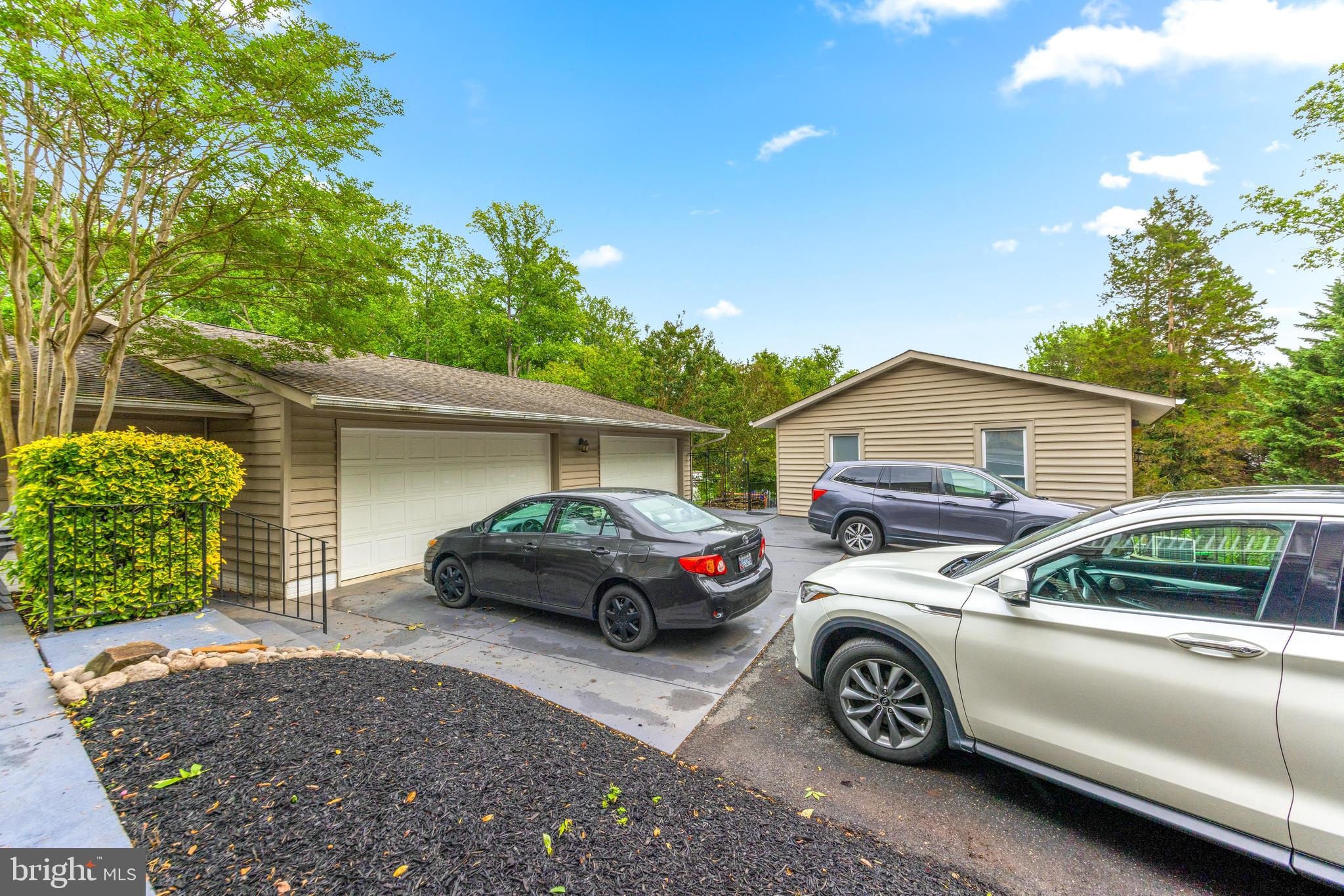 11809 CEDAR LANE