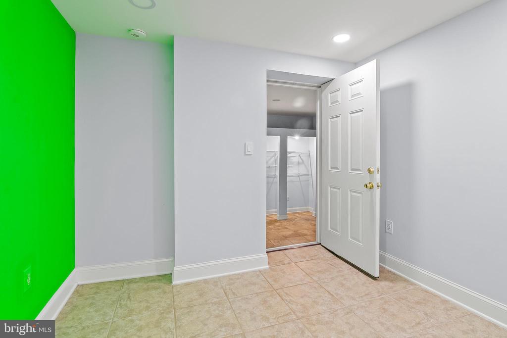 11809 CEDAR LANE